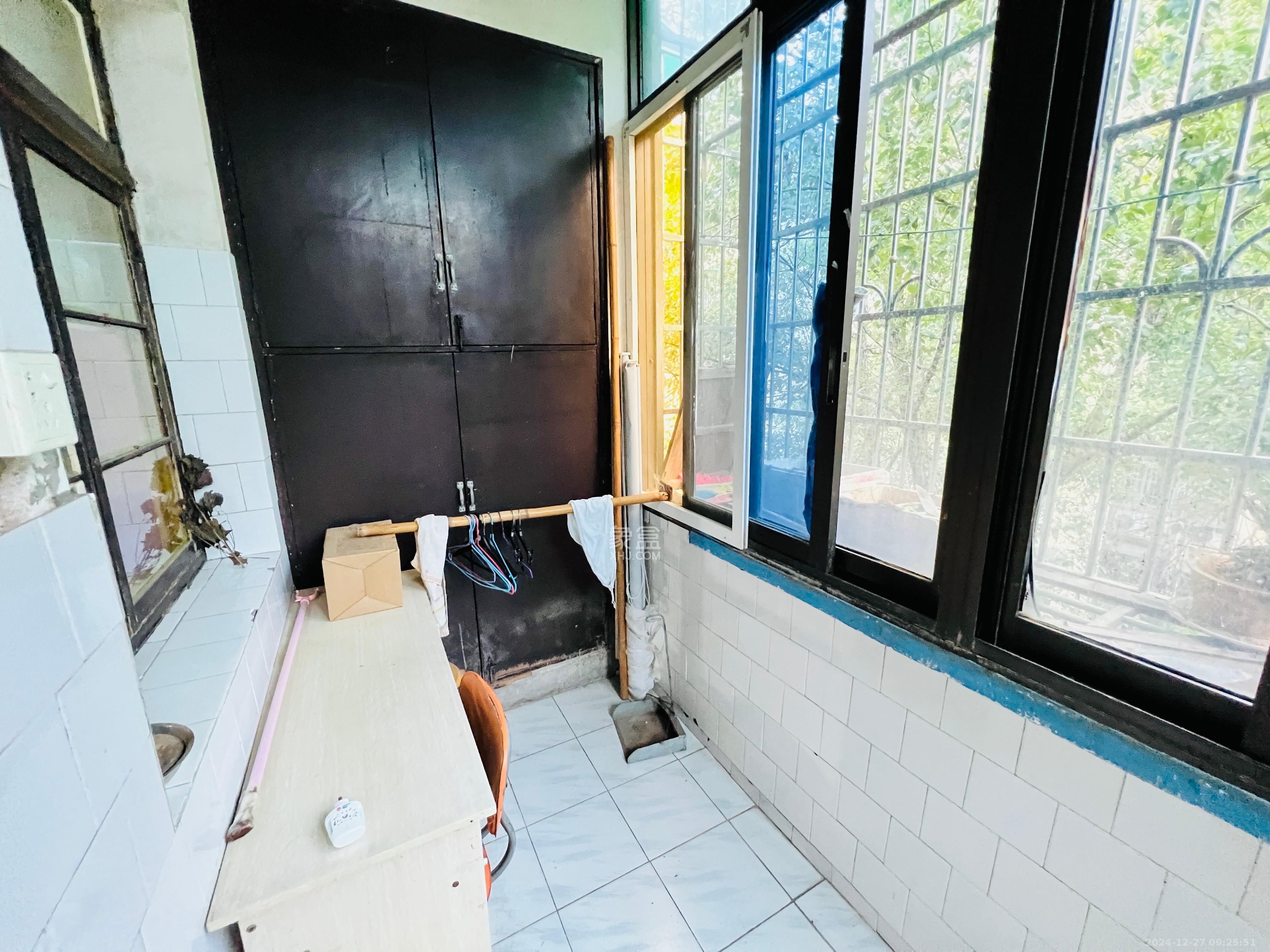 解放四村石子冲 2室1厅1卫 800.0元/月 解放四村石子冲 2室1厅1卫 800.0元/月室内图