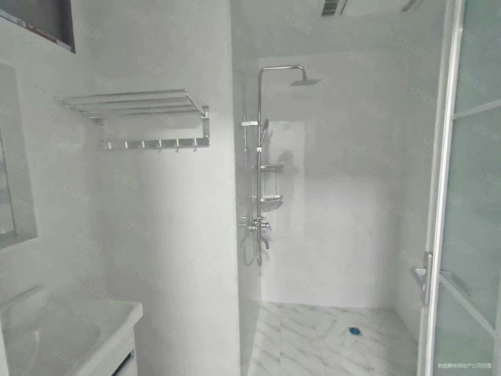 六福大厦  3室1厅2卫    43.8万 六福大厦  3室1厅2卫    43.8万客厅