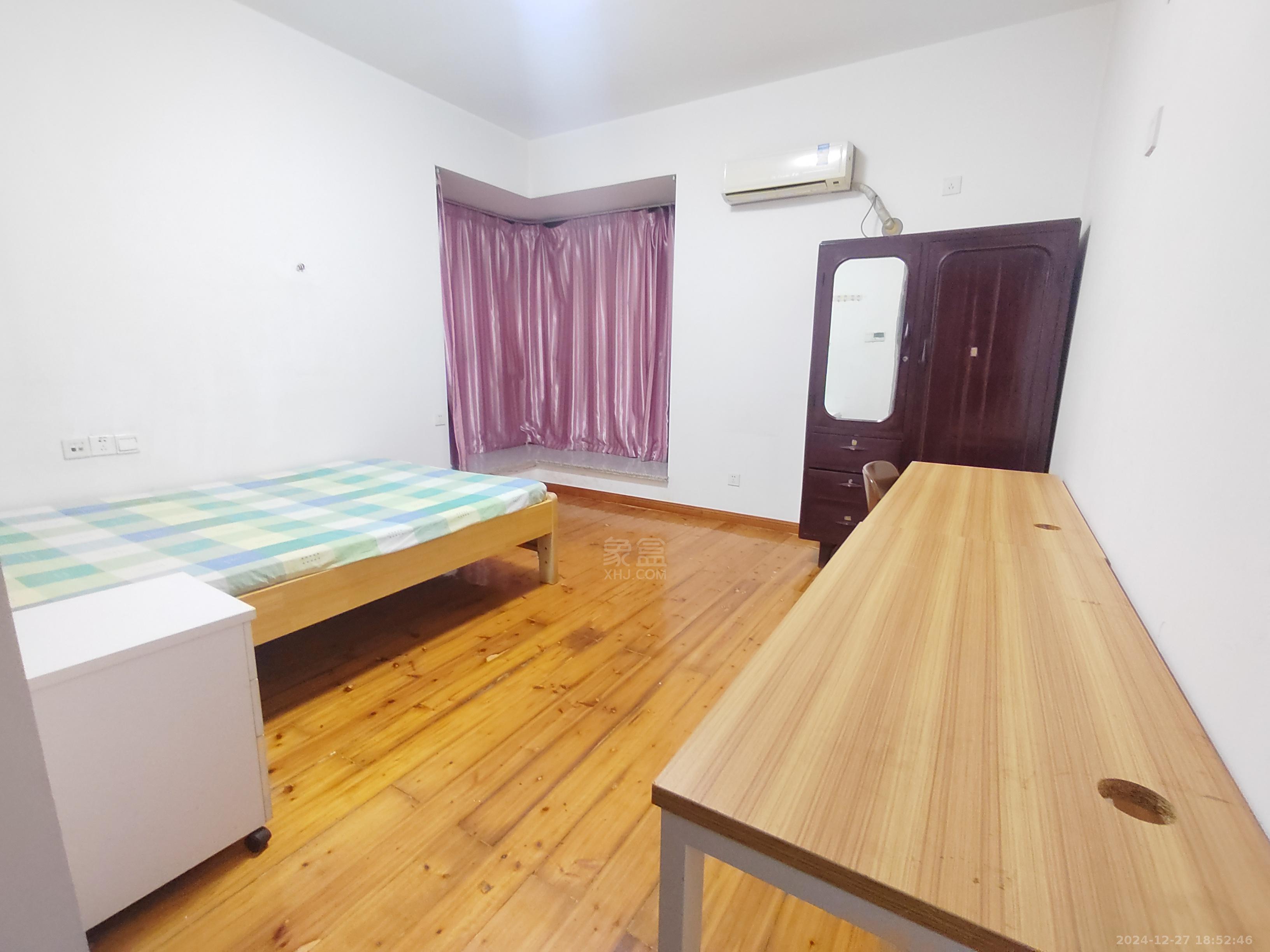 中央商业广场 3室2厅1卫 2400.00元/月 中央商业广场 3室2厅1卫 2400.00元/月室内图