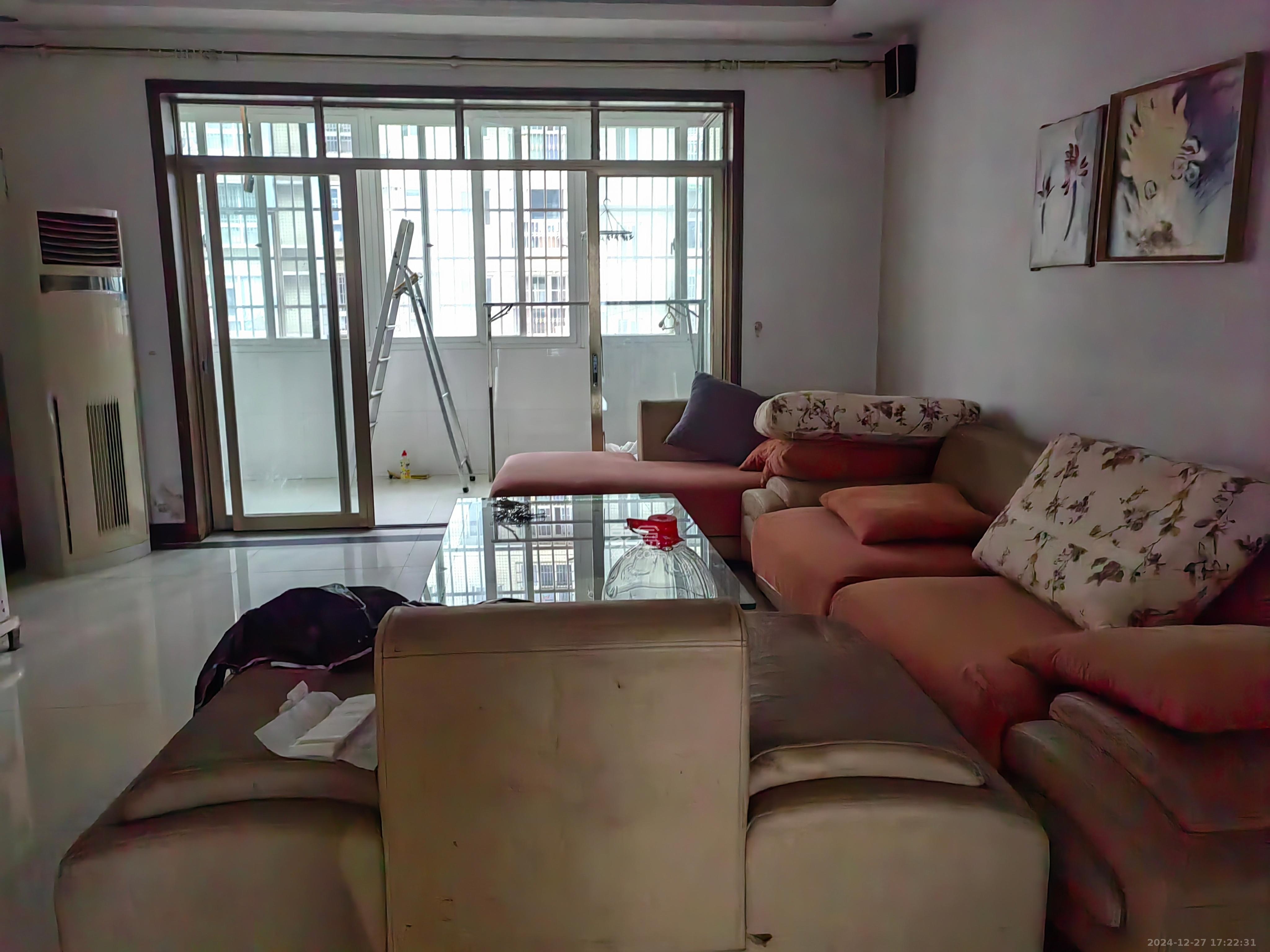 滨湖嘉园(湖滨小区)  3室2厅2卫    2800.0元/月 滨湖嘉园(湖滨小区)  3室2厅2卫    2800.0元/月室内图