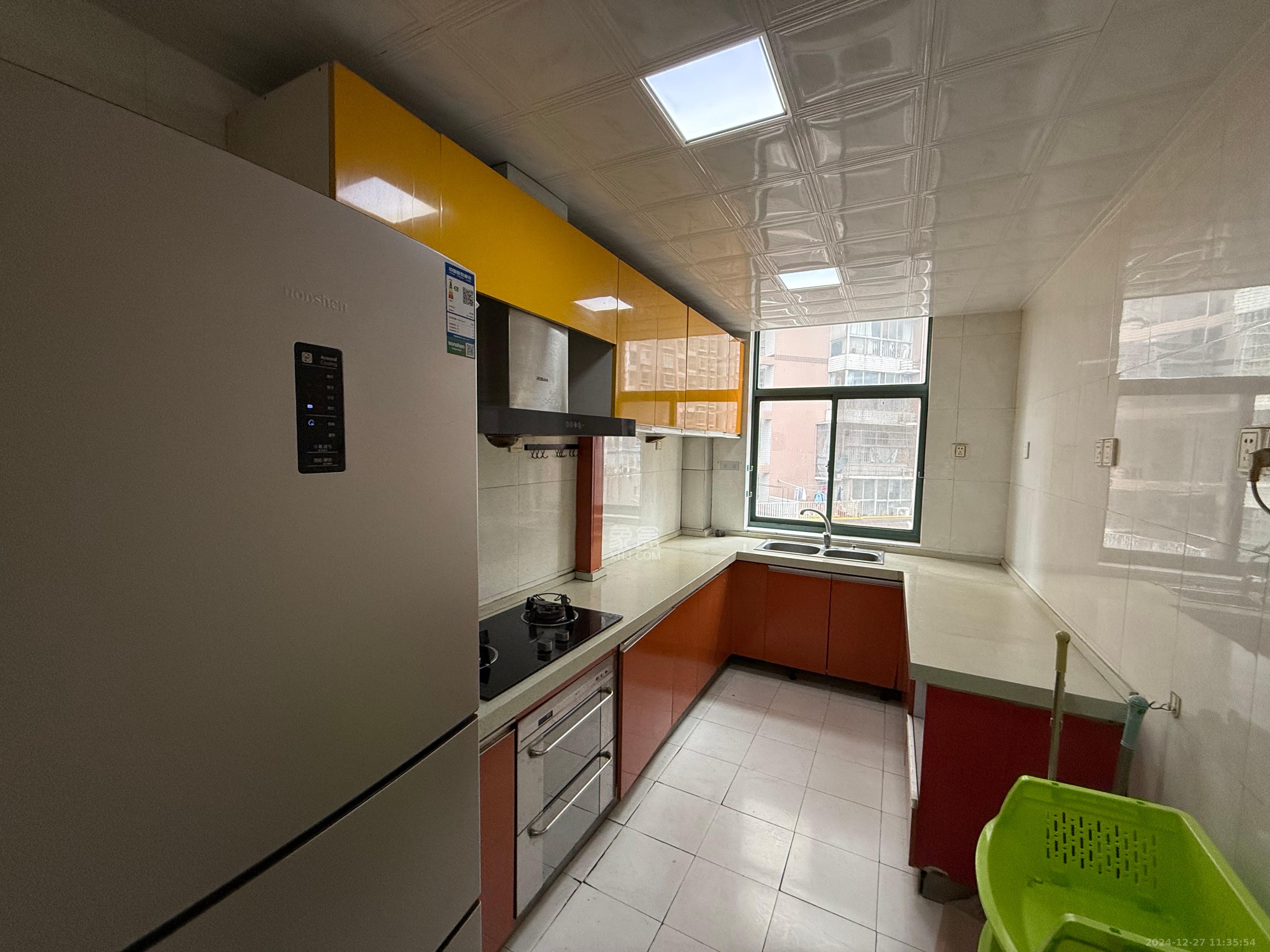 曙光大邸  3室2厅2卫    2500.0元/月室内图