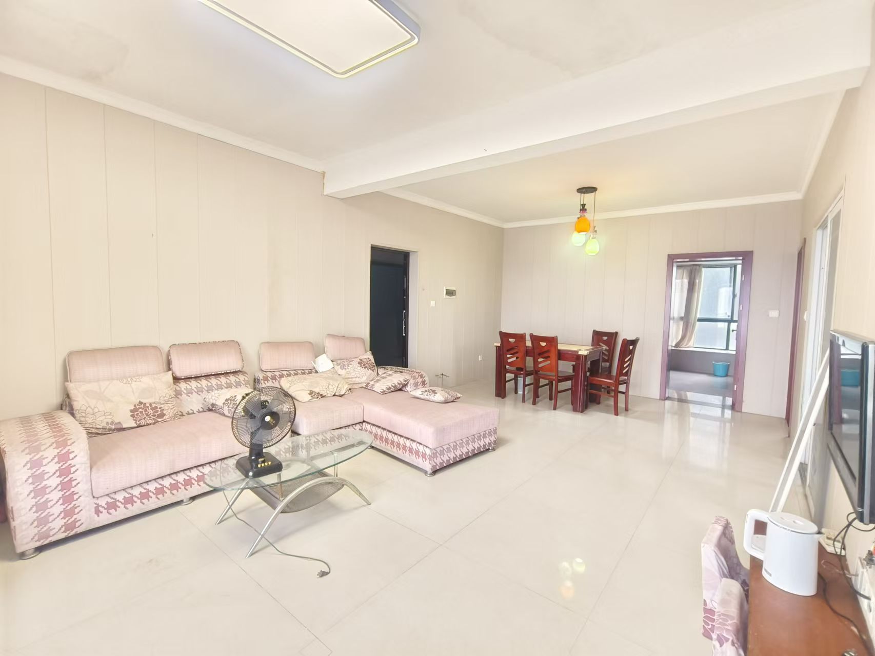 长和广场 2室1厅1卫 1700.0元/月 长和广场 2室1厅1卫 1700.0元/月室内图