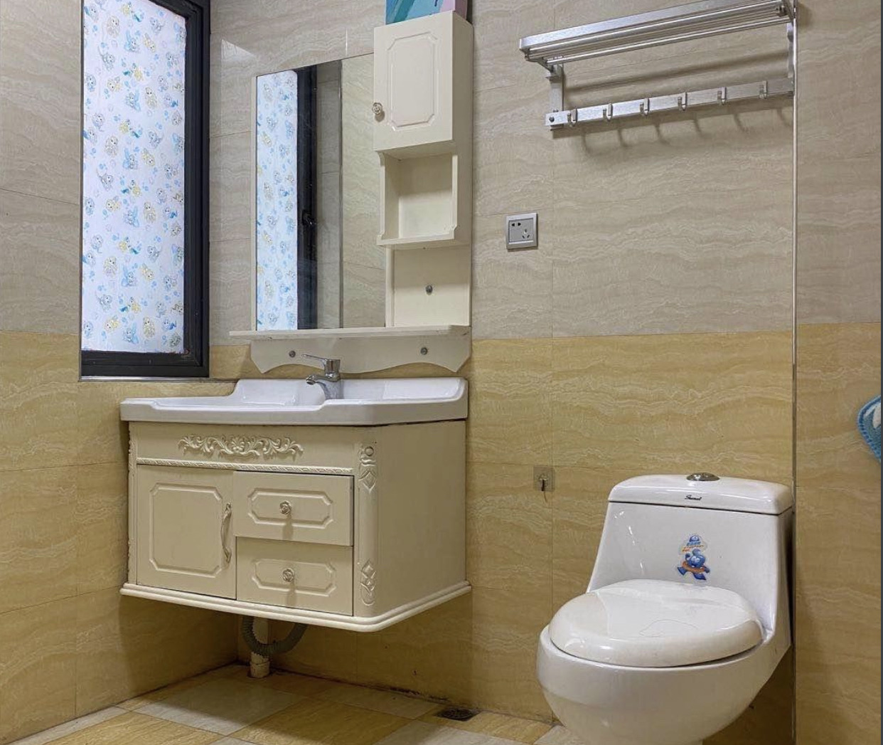 雅士林欣城  3室2厅1卫    2100.0元/月 雅士林欣城  3室2厅1卫    2100.0元/月