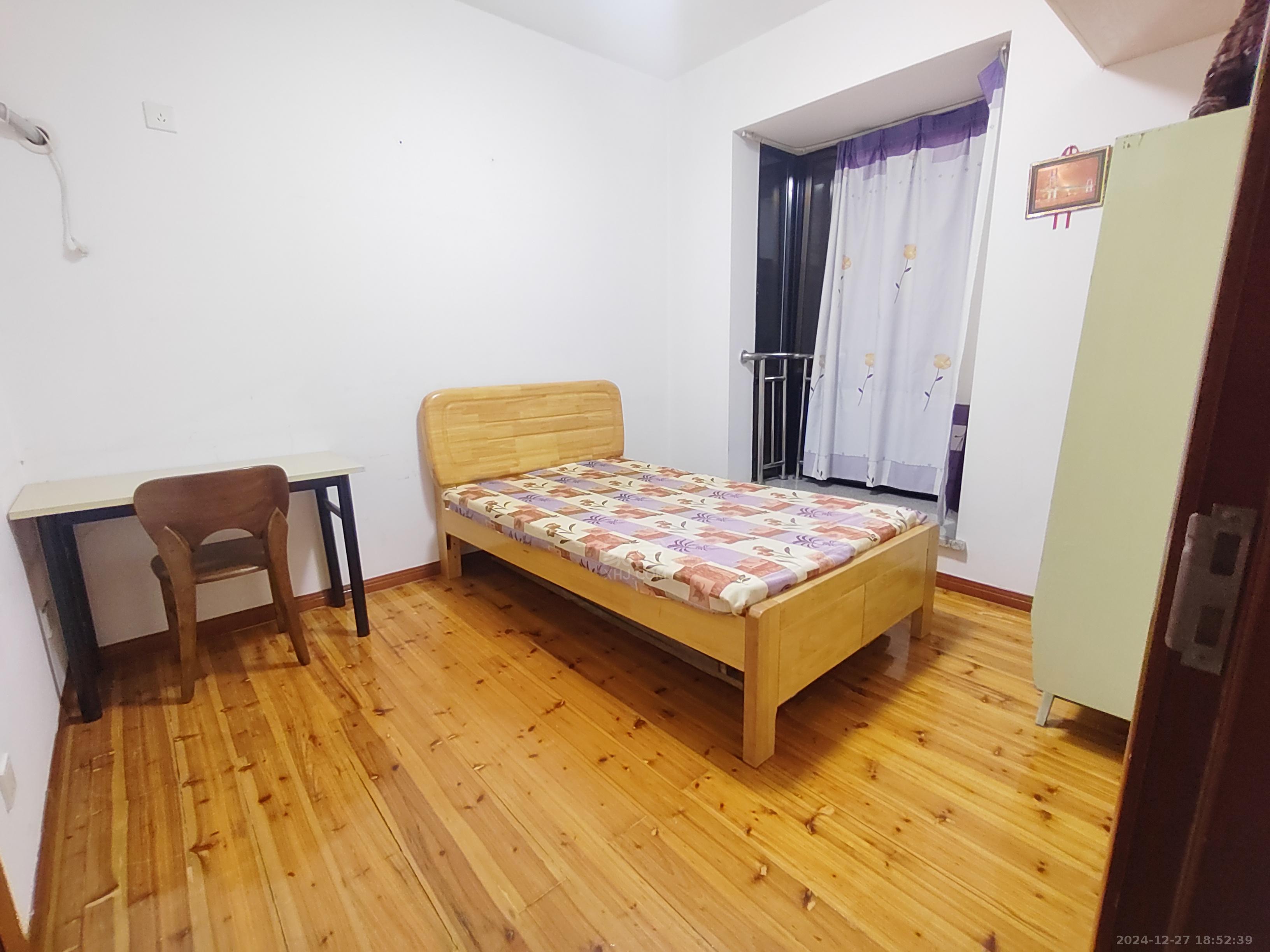 中央商业广场 3室2厅1卫 2400.00元/月 中央商业广场 3室2厅1卫 2400.00元/月室内图