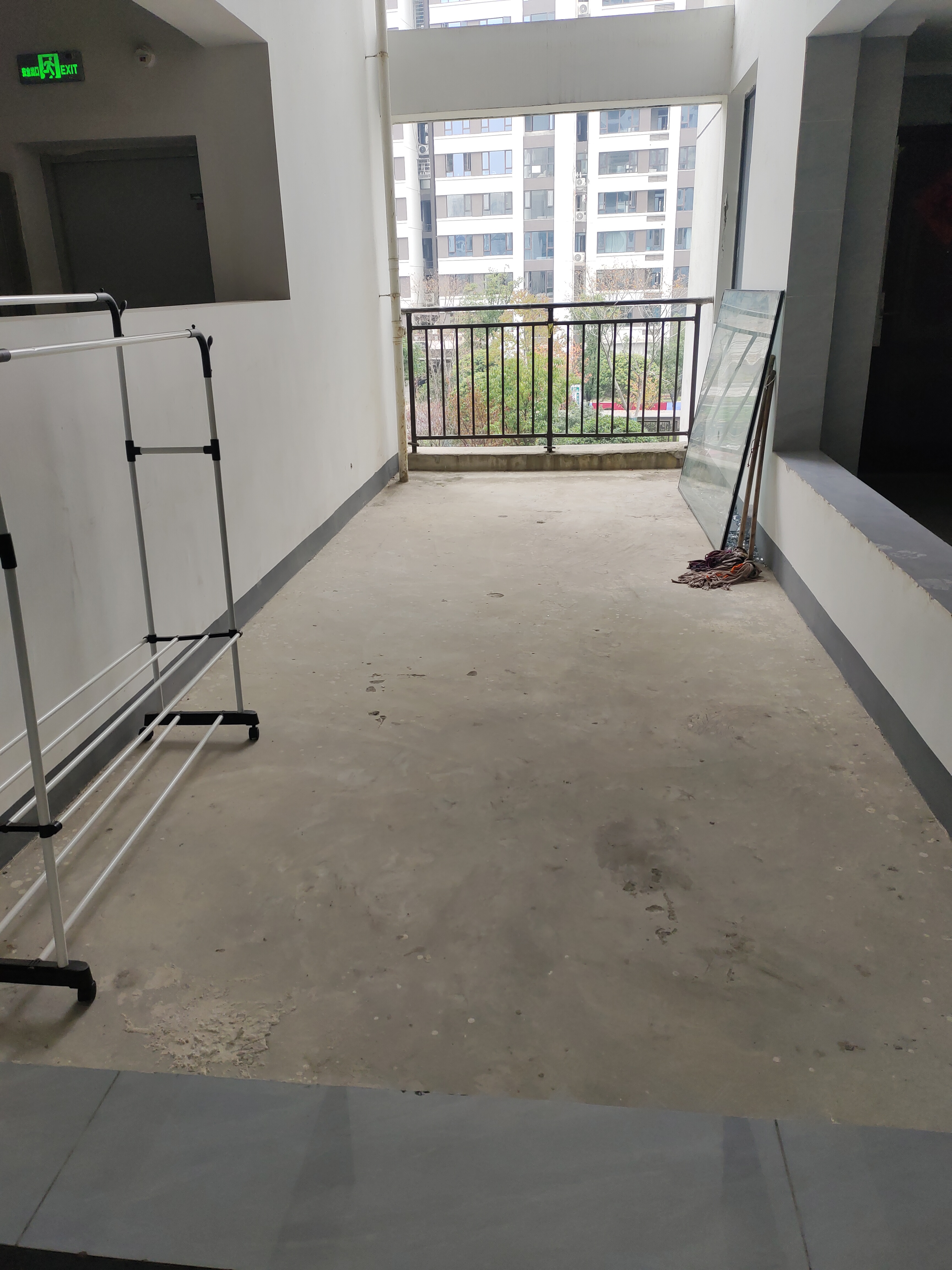 芷兰公馆西区 1室1厅1卫 1600.0元/月 芷兰公馆西区 1室1厅1卫 1600.0元/月室内图