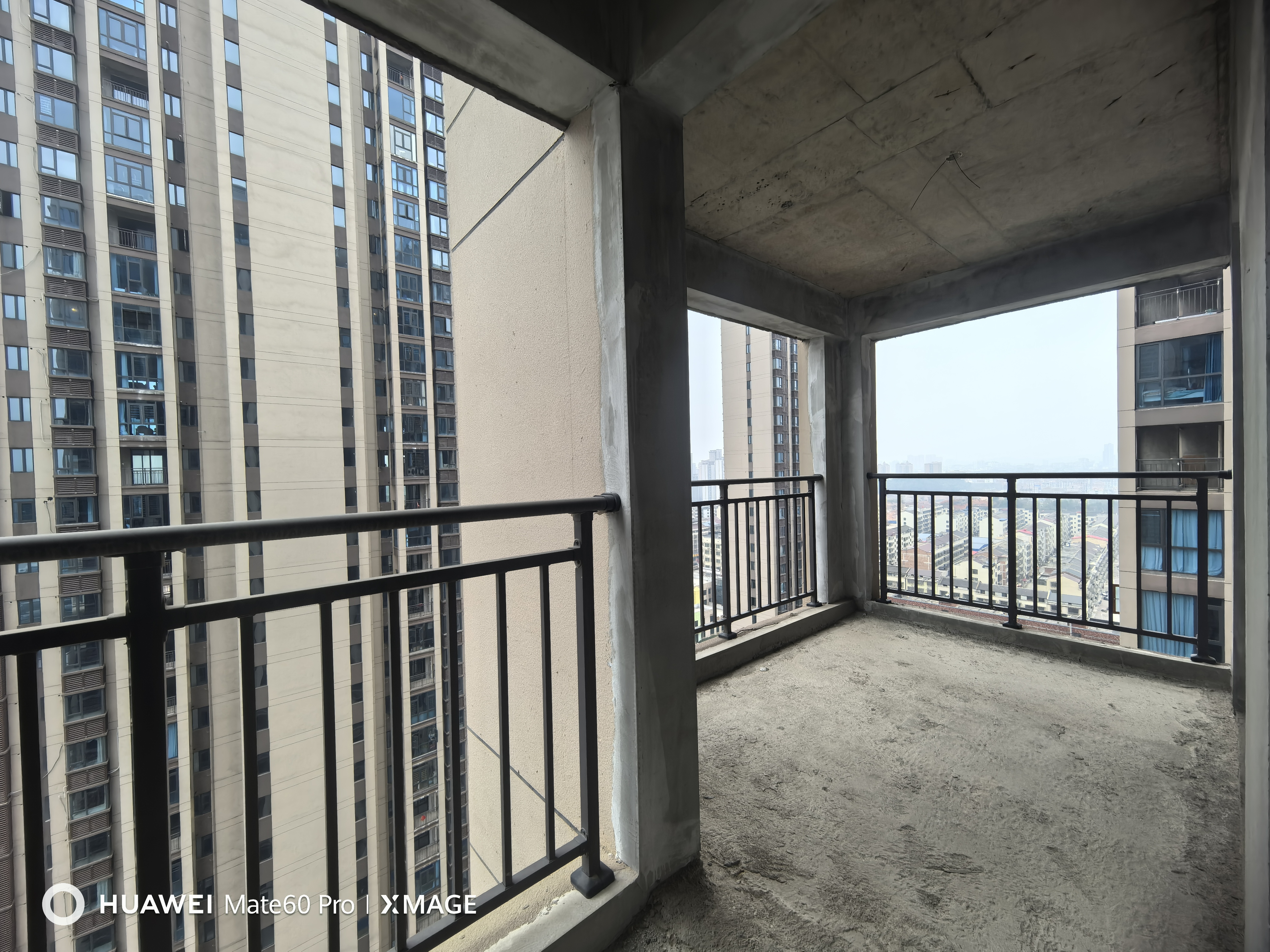 三一街区 2室2厅2卫 42.8万 三一街区 2室2厅2卫 42.8万客厅