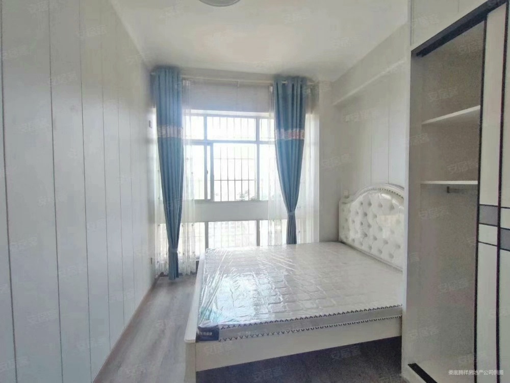 六福大厦  3室1厅2卫    43.8万 六福大厦  3室1厅2卫    43.8万客厅