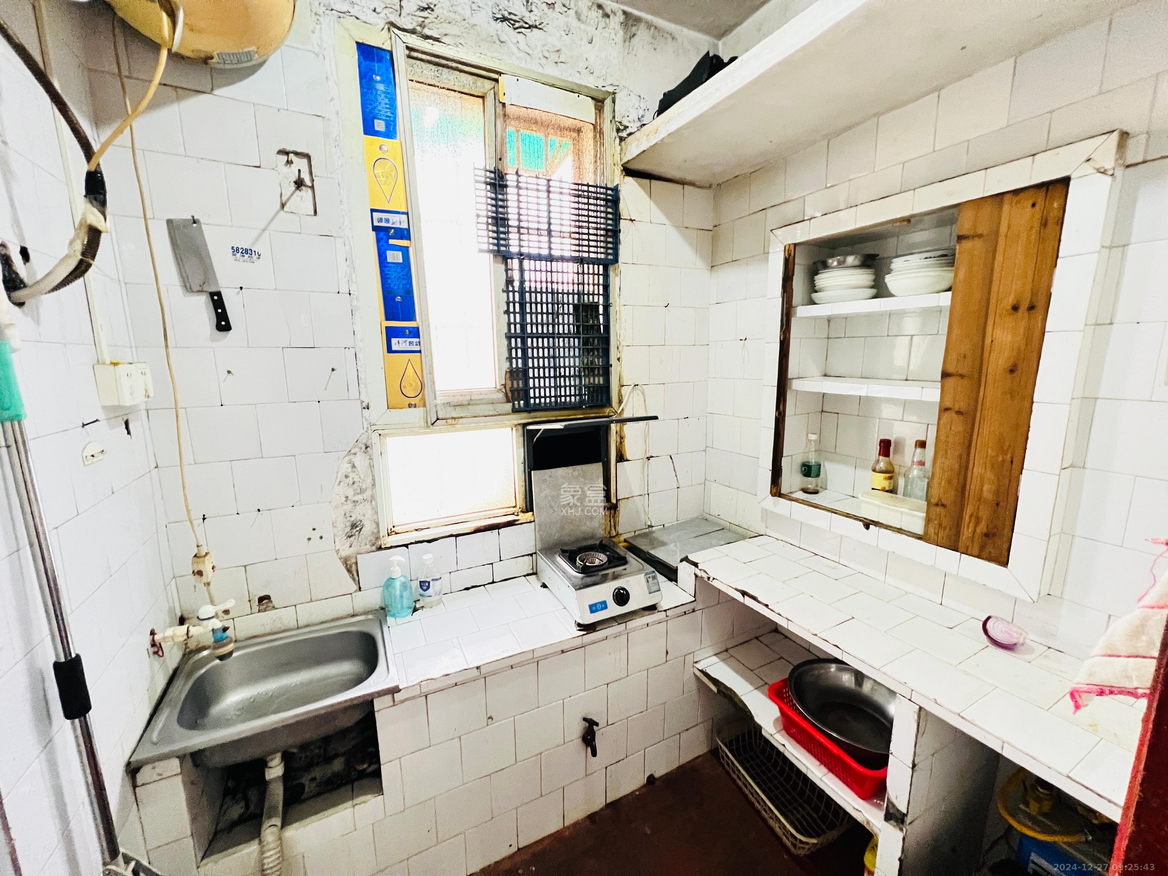 解放四村石子冲 2室1厅1卫 800.0元/月 解放四村石子冲 2室1厅1卫 800.0元/月室内图