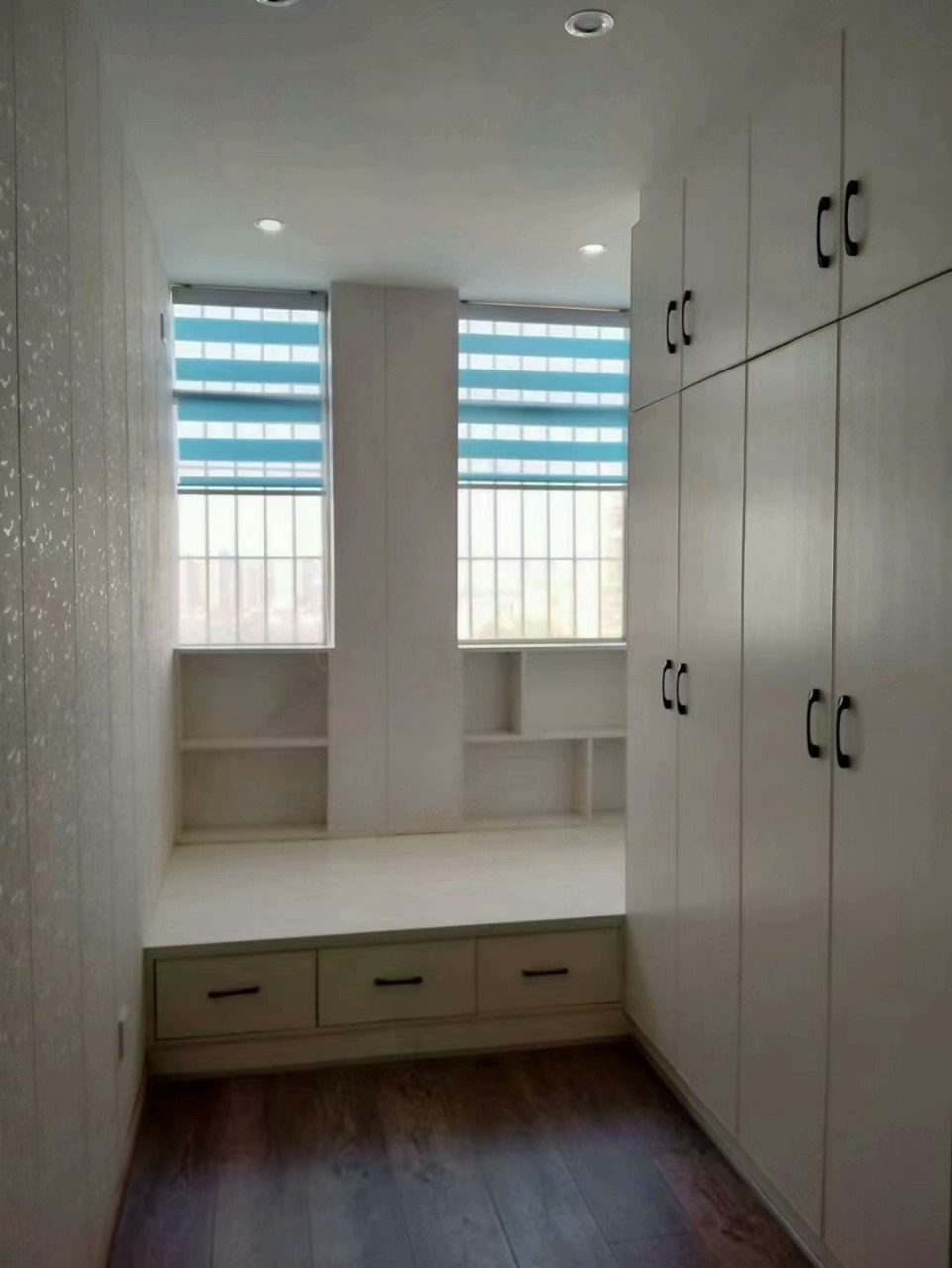 六福大厦  3室1厅2卫    43.8万 六福大厦  3室1厅2卫    43.8万客厅