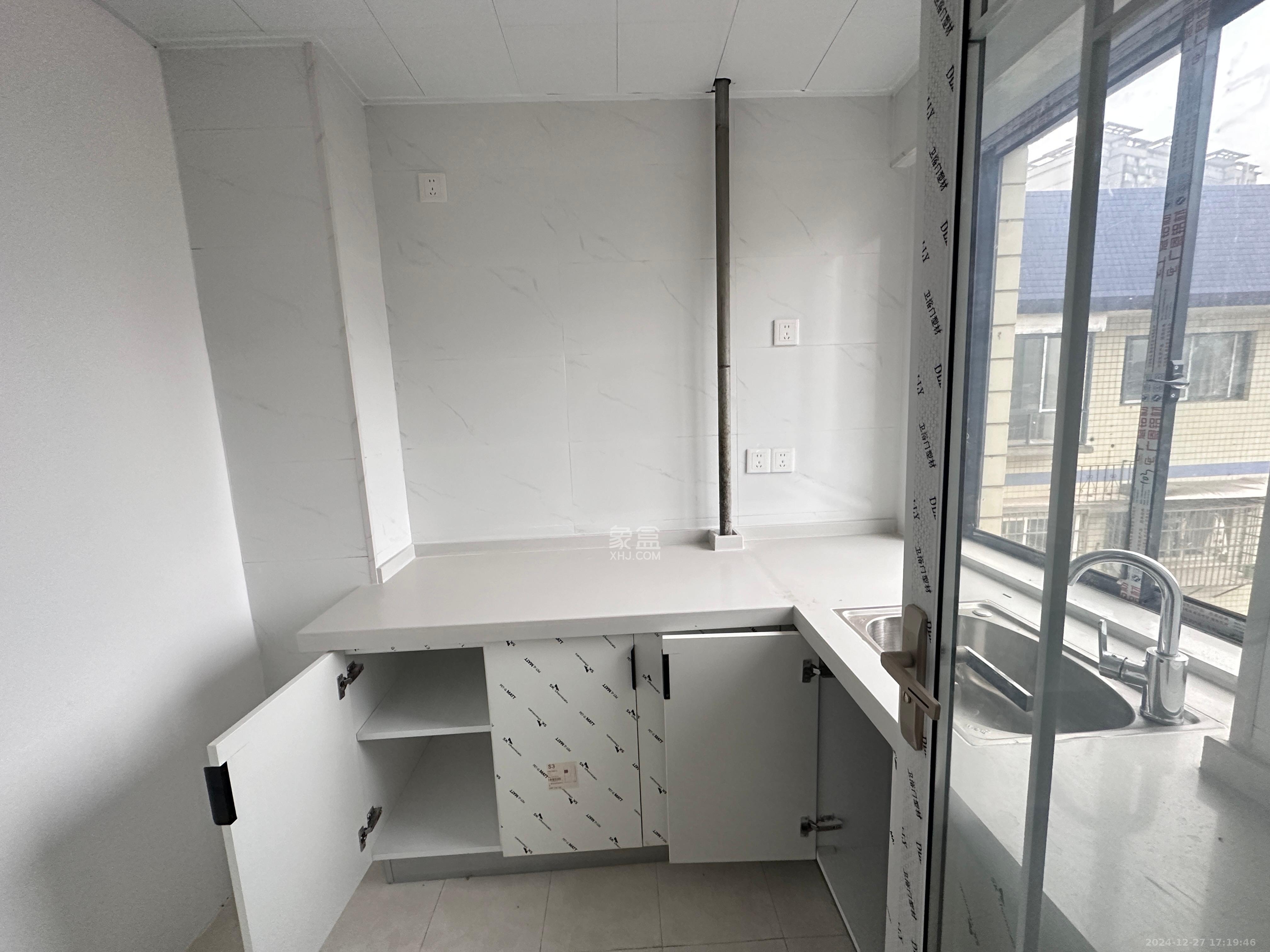 富绿新村  1室1厅1卫    1600.0元/月 富绿新村  1室1厅1卫    1600.0元/月室内图