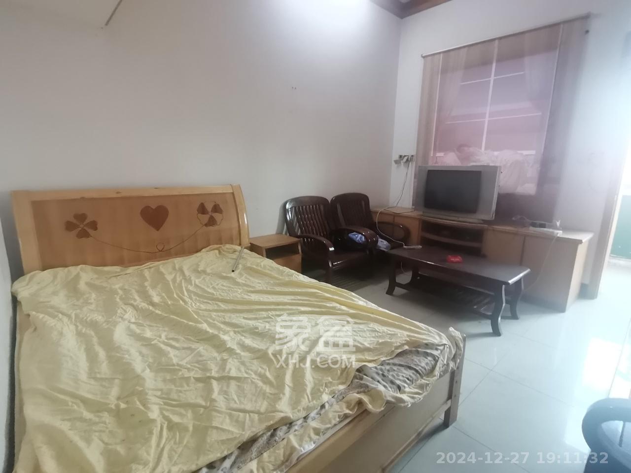 湖南六建伍家岭小区  2室1厅1卫    900.0元/月 湖南六建伍家岭小区  2室1厅1卫    900.0元/月室内图