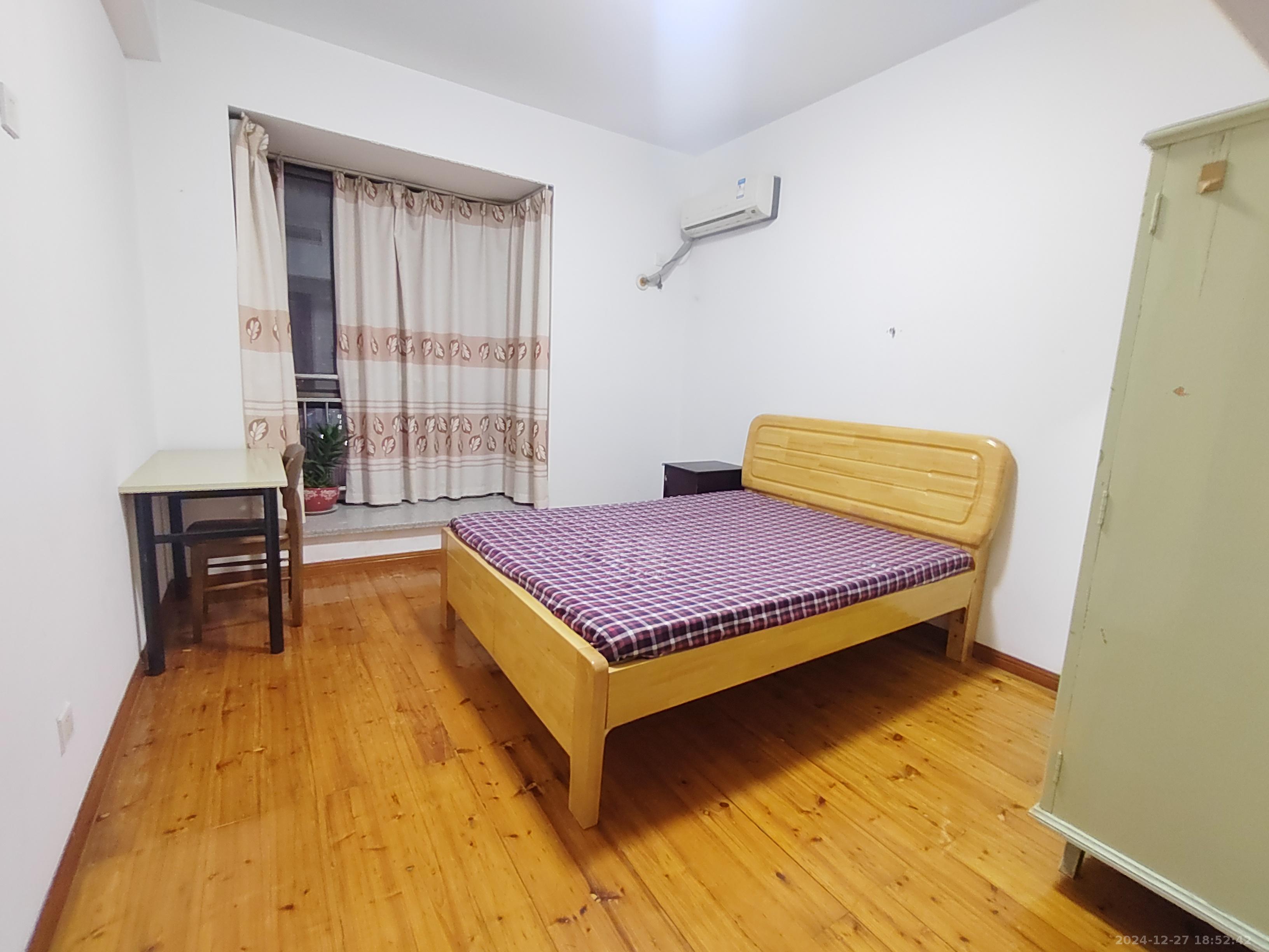 中央商业广场 3室2厅1卫 2400.00元/月 中央商业广场 3室2厅1卫 2400.00元/月室内图