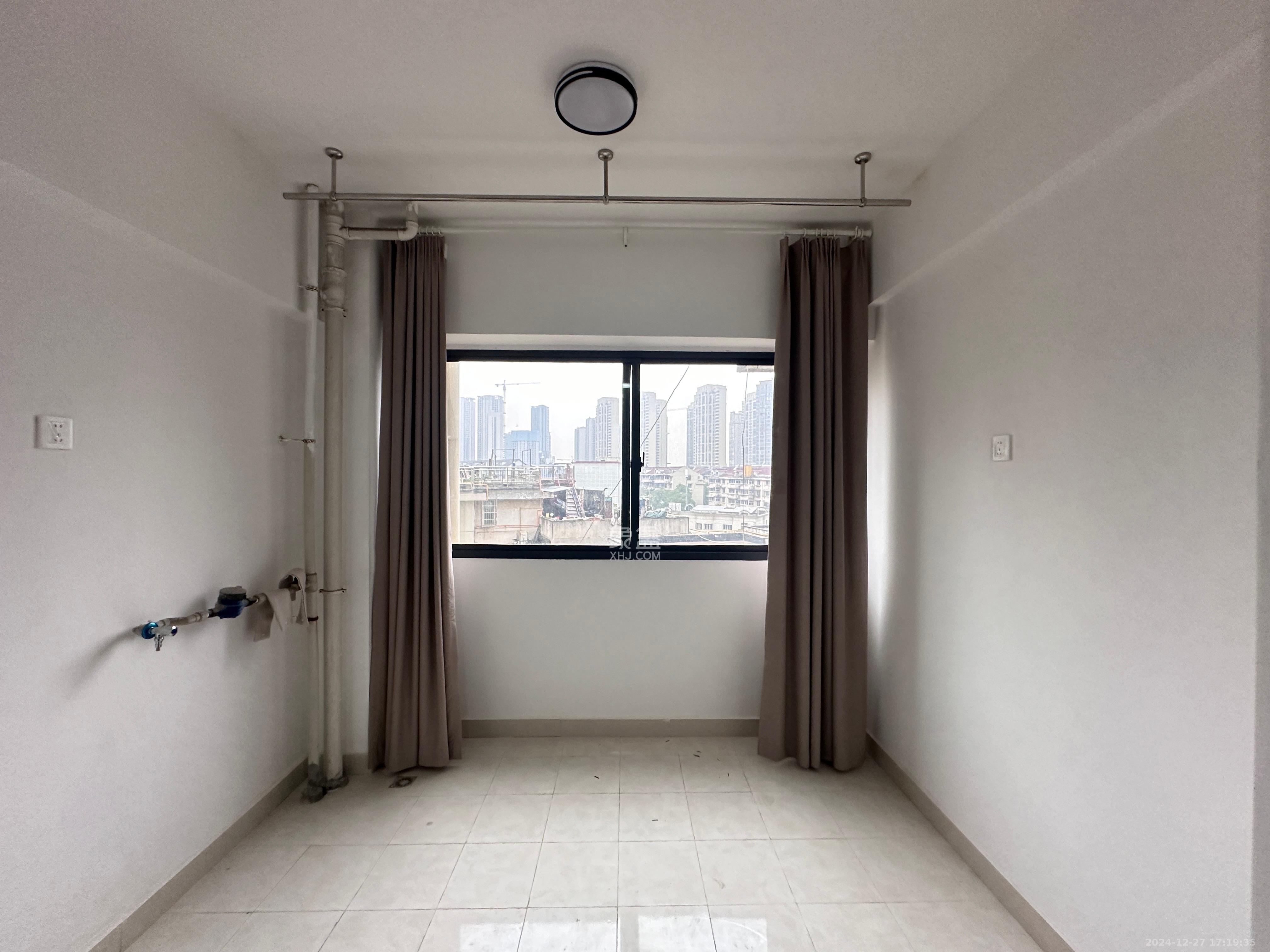 富绿新村  1室1厅1卫    1600.0元/月 富绿新村  1室1厅1卫    1600.0元/月室内图