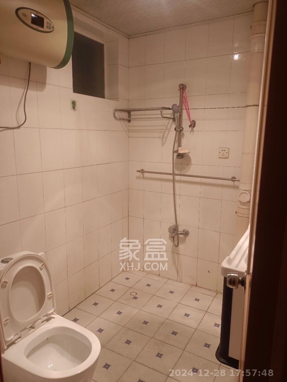 金蕾大厦  3室2厅2卫   1700.00元/月室内图
