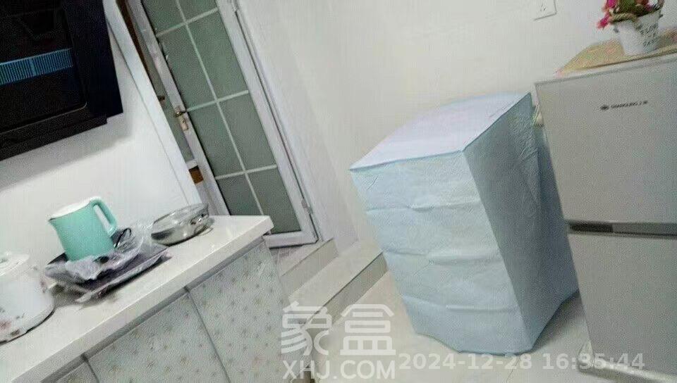 翡翠华庭  1室2厅1卫   1600.00元/月室内图