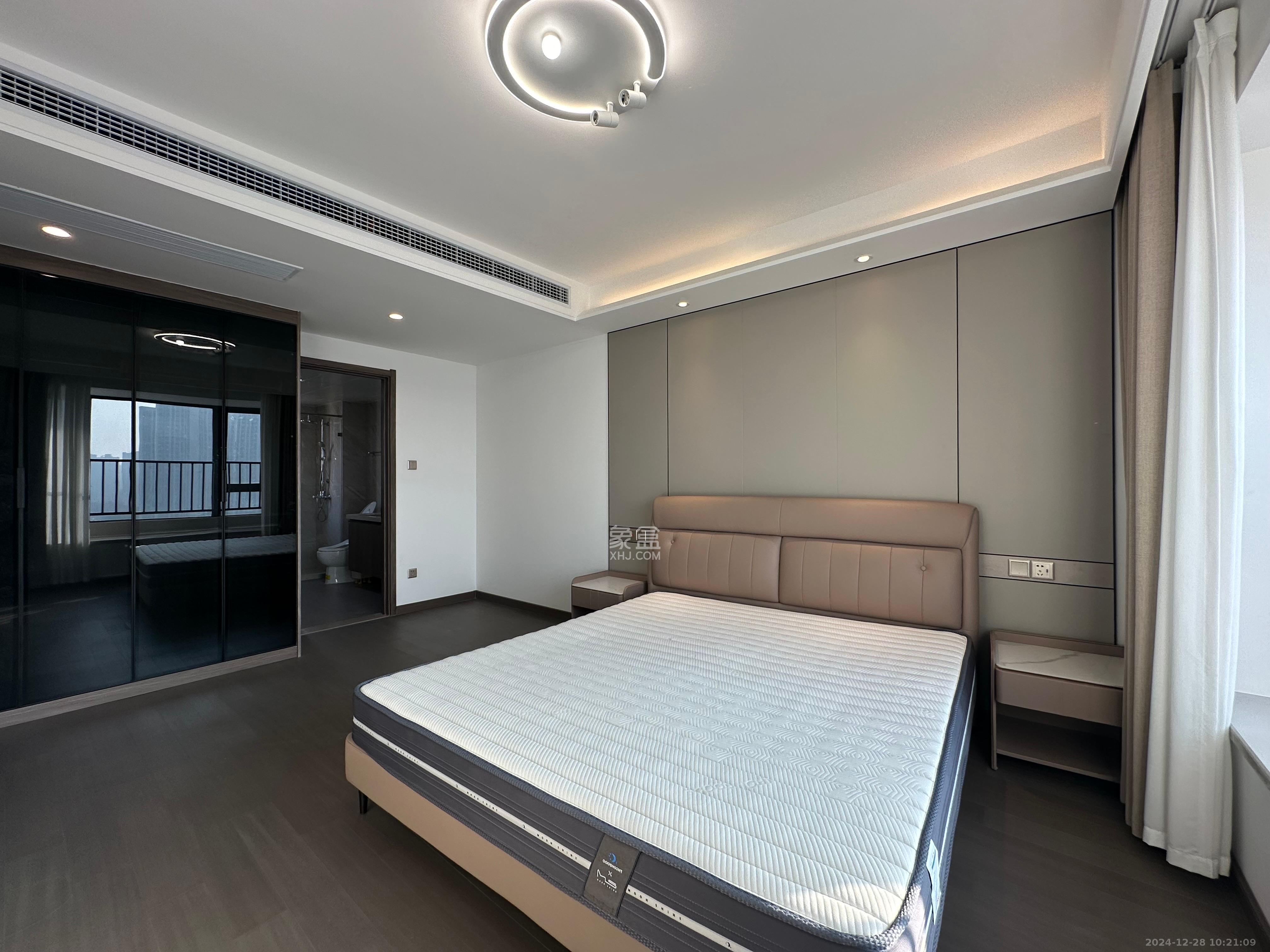 龙湖春江天玺  4室2厅2卫    5500.0元/月 龙湖春江天玺  4室2厅2卫    5500.0元/月室内图