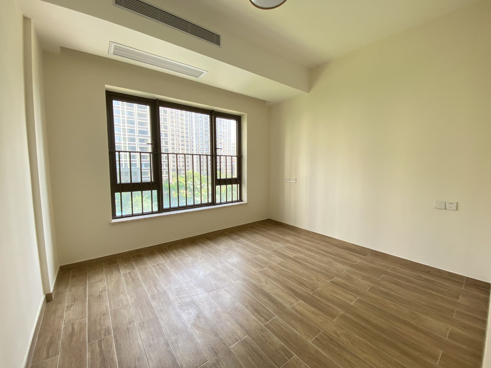 金湖壹号 4室2厅2卫 320.0万 金湖壹号 4室2厅2卫 320.0万室内图