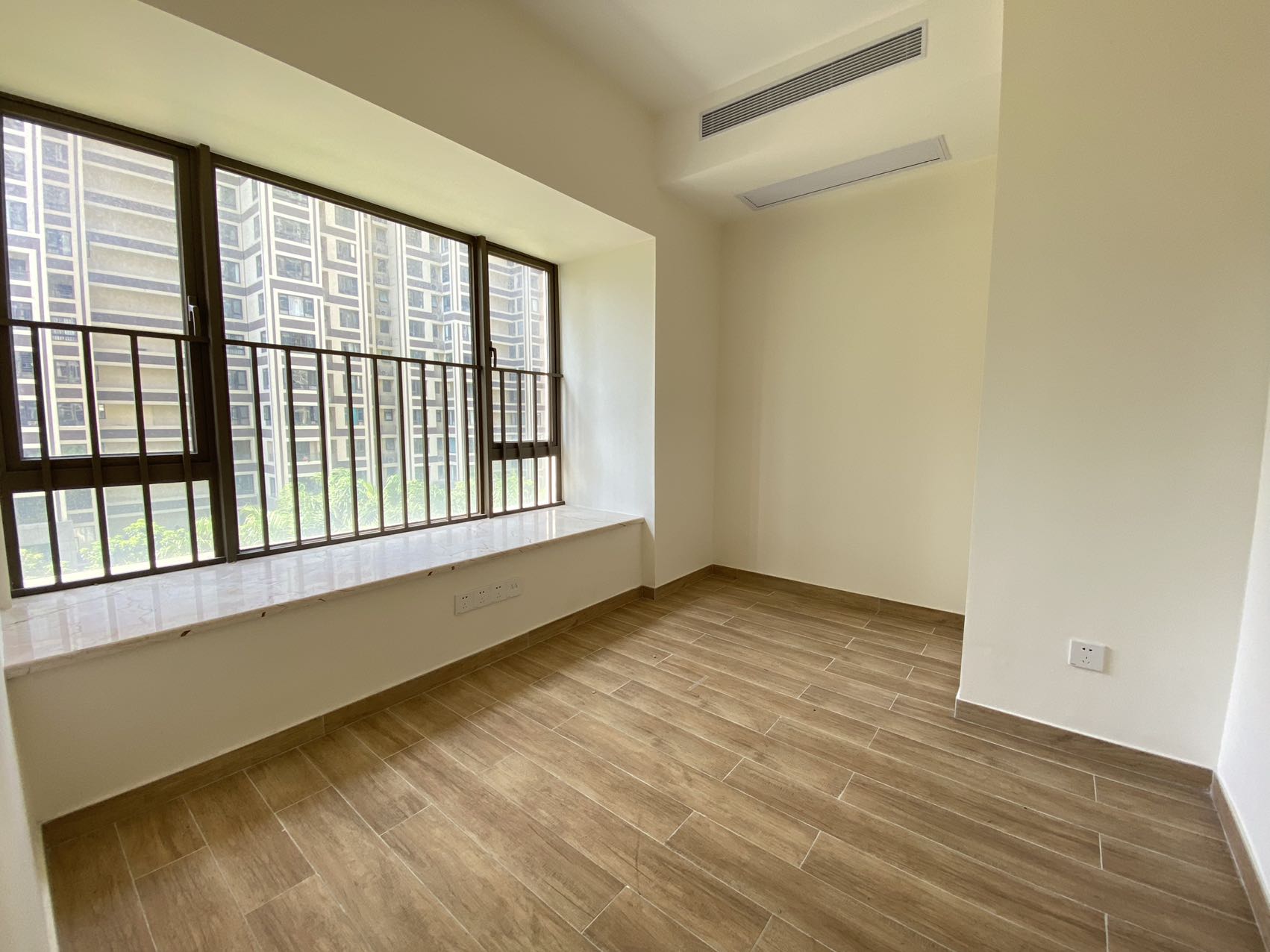 金湖壹号 4室2厅2卫 320.0万 金湖壹号 4室2厅2卫 320.0万室内图