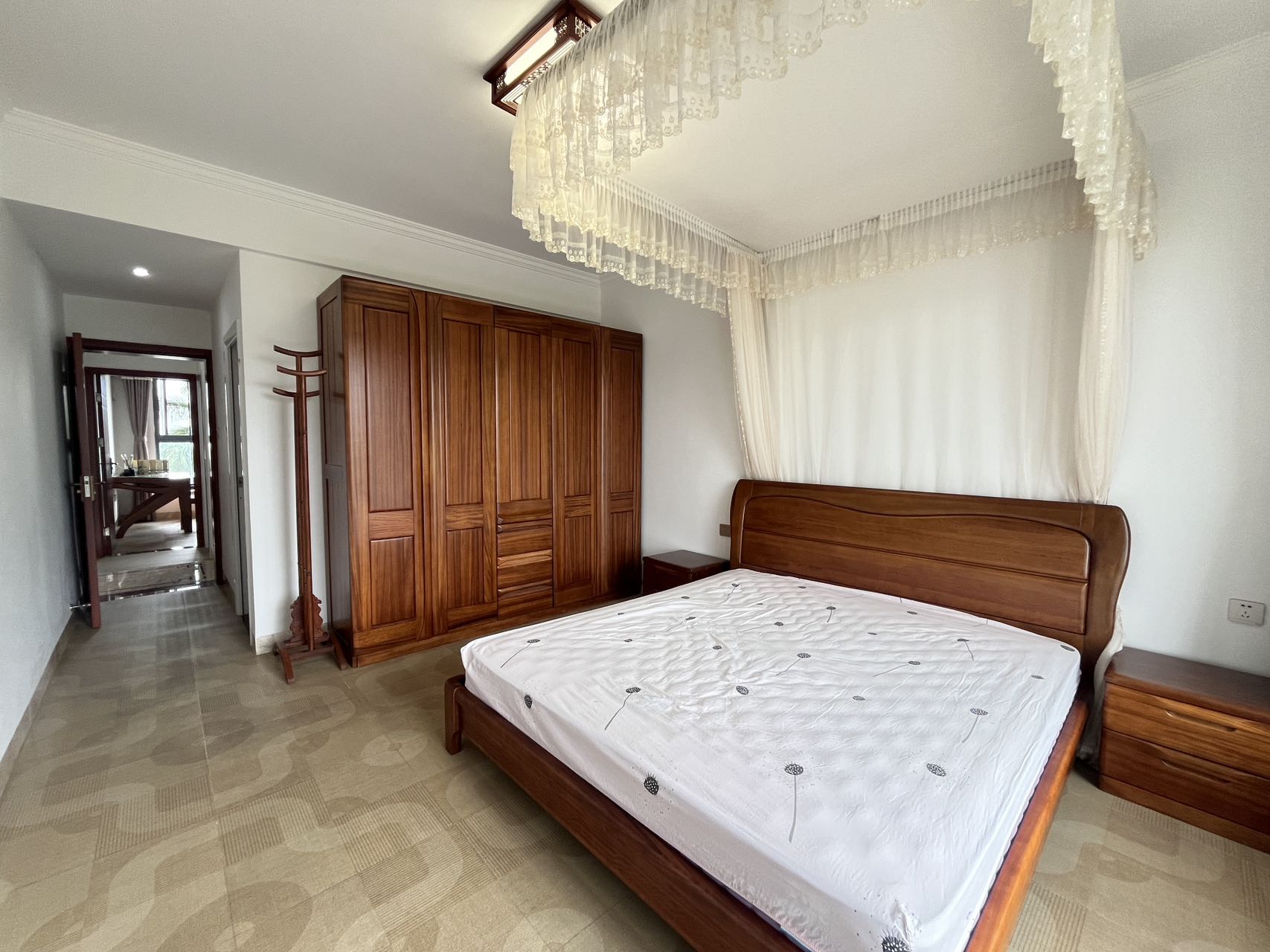 泰达比华利山庄 4室2厅2卫 480.0万 泰达比华利山庄 4室2厅2卫 480.0万室内图