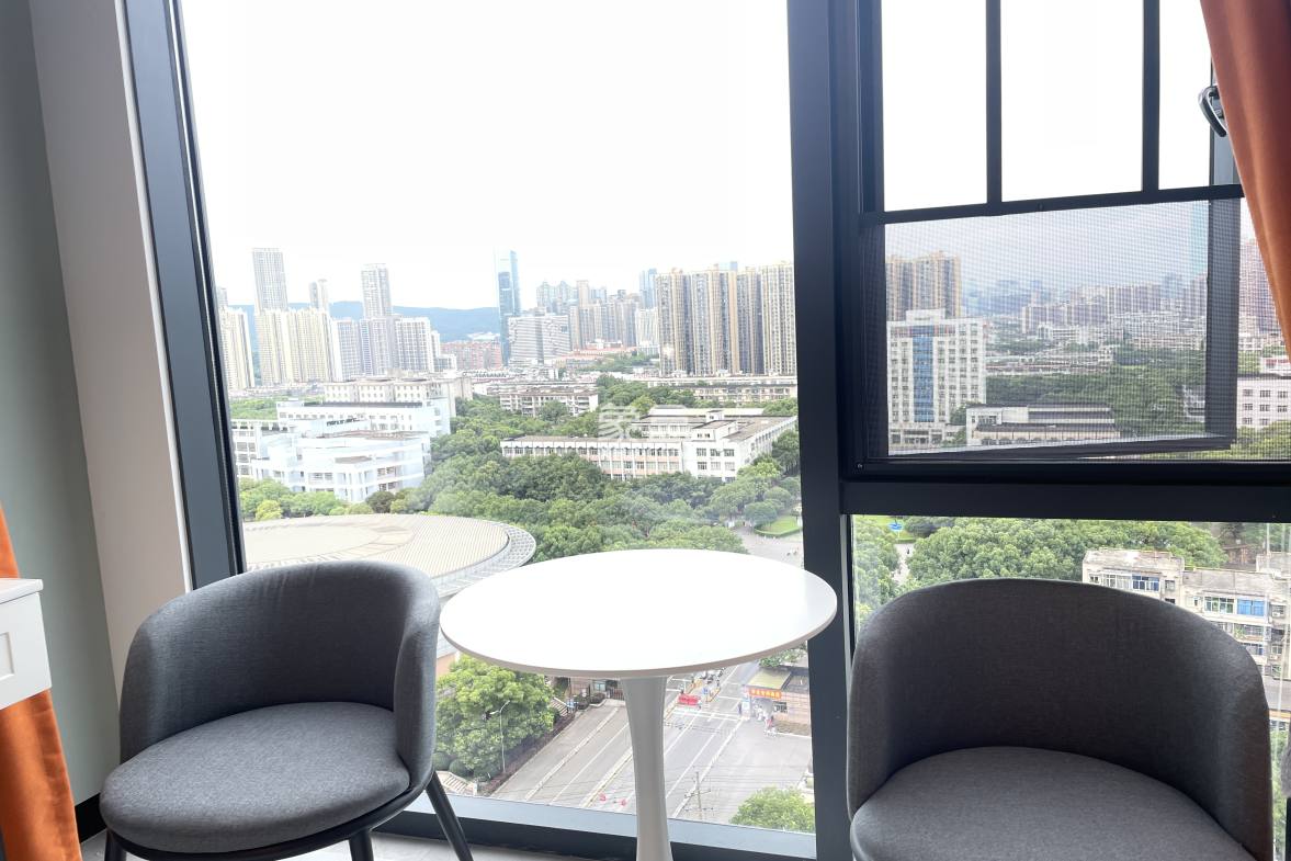 万润时光里  1室1厅1卫    1800.0元/月 万润时光里  1室1厅1卫    1800.0元/月室内图