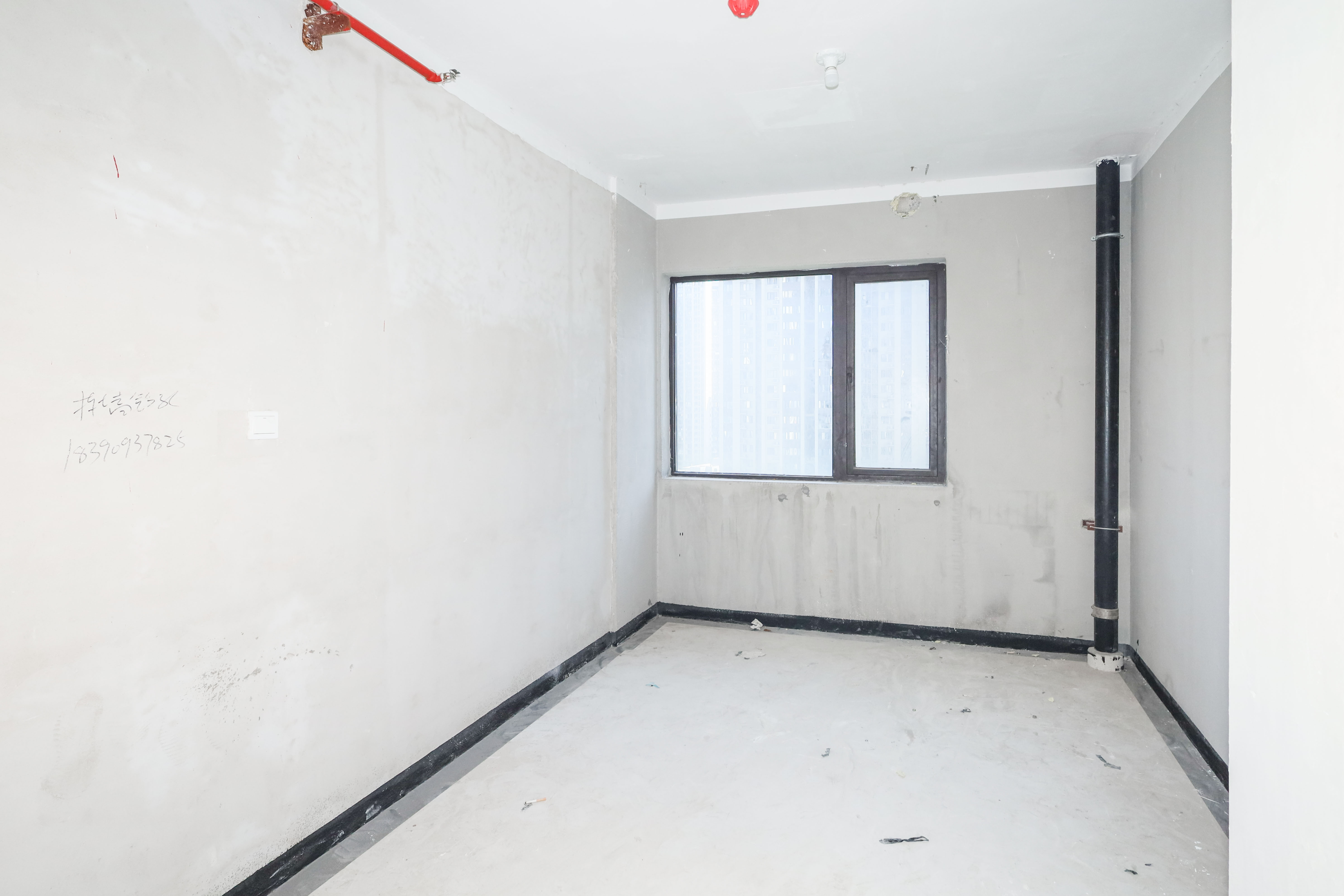建发央著  4室2厅2卫   280.00万卧室