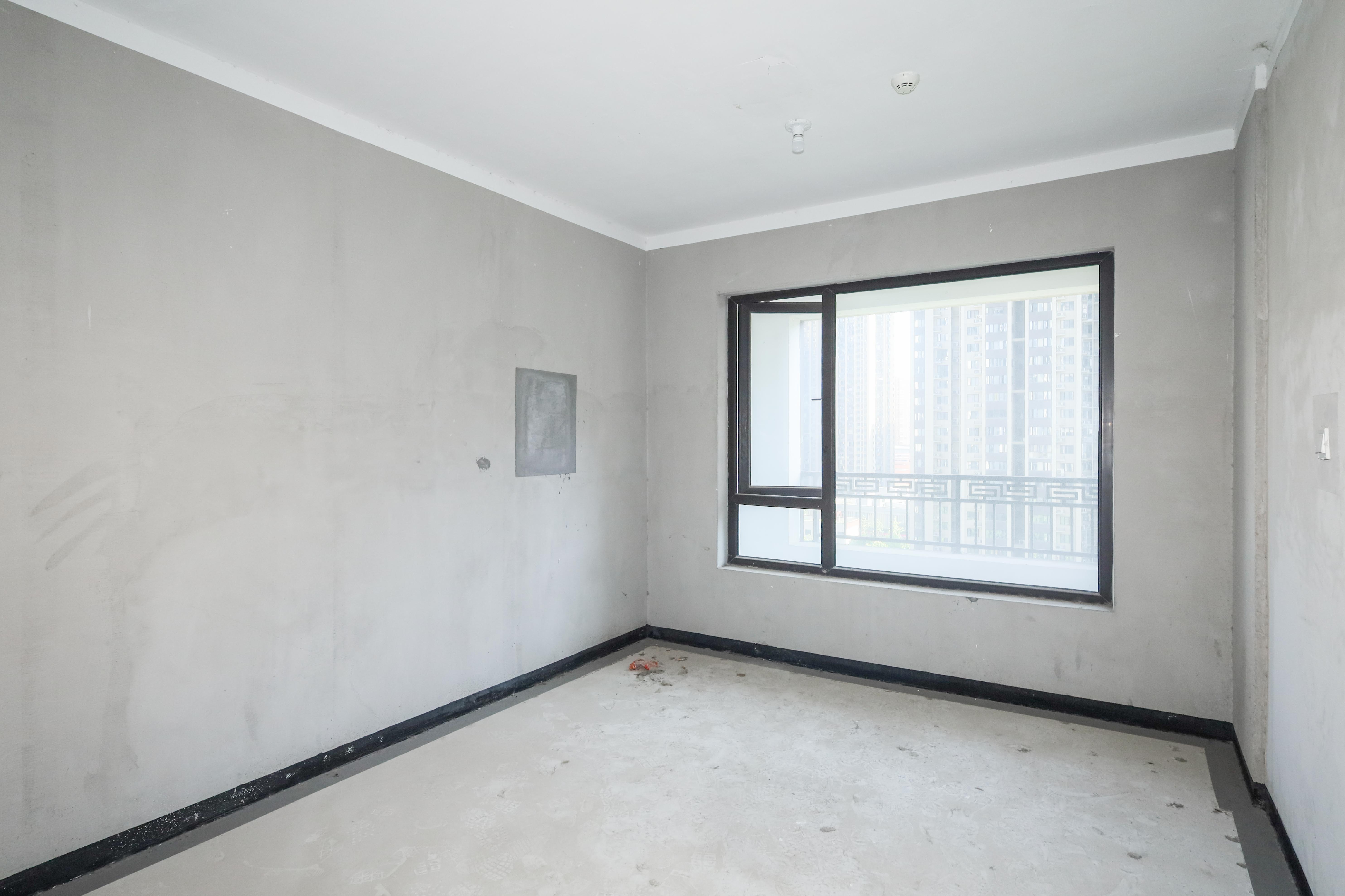 建发央著  4室2厅2卫   280.00万卧室