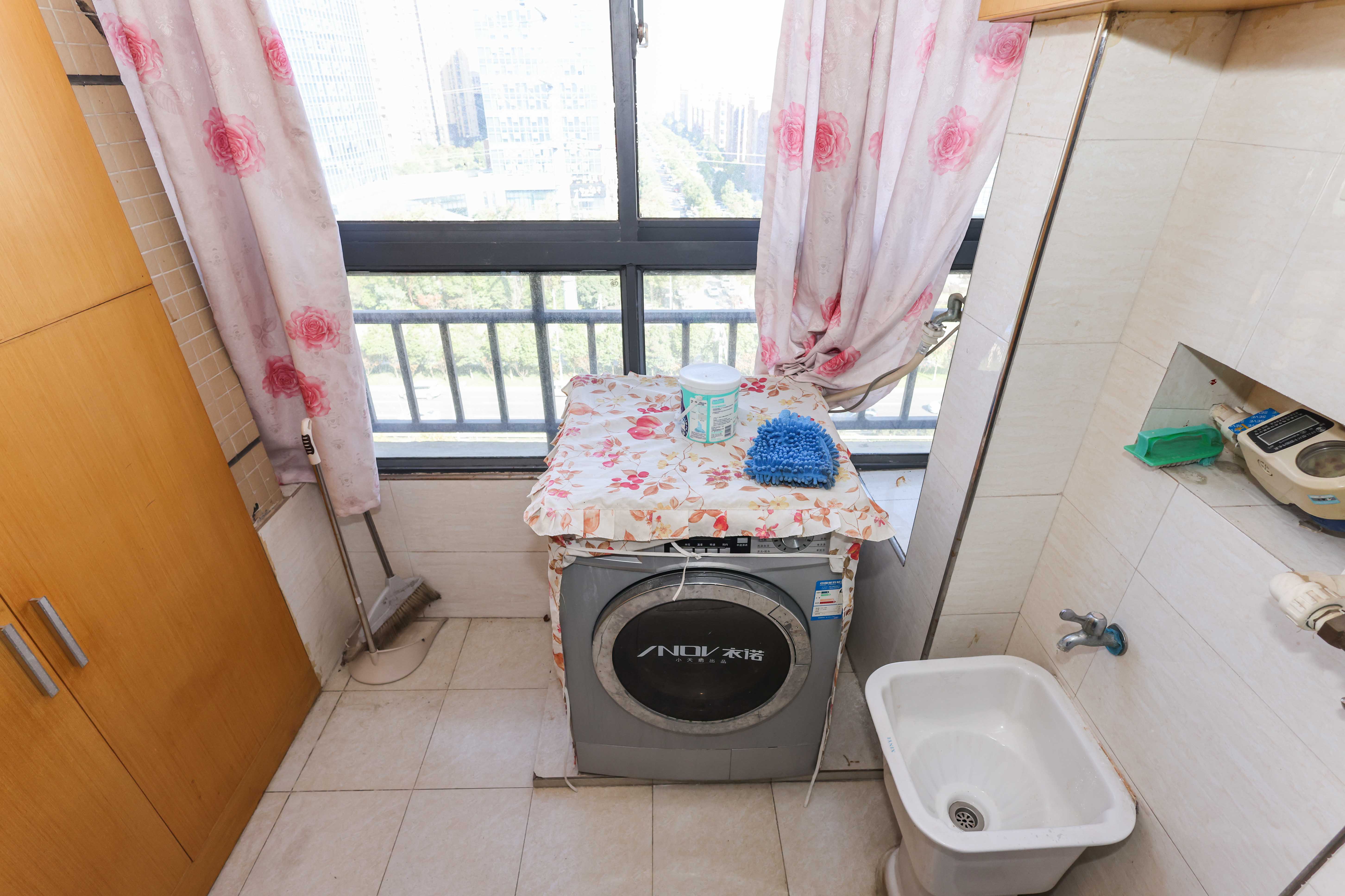 保利麓谷林语A区  3室2厅1卫   95.00万阳台