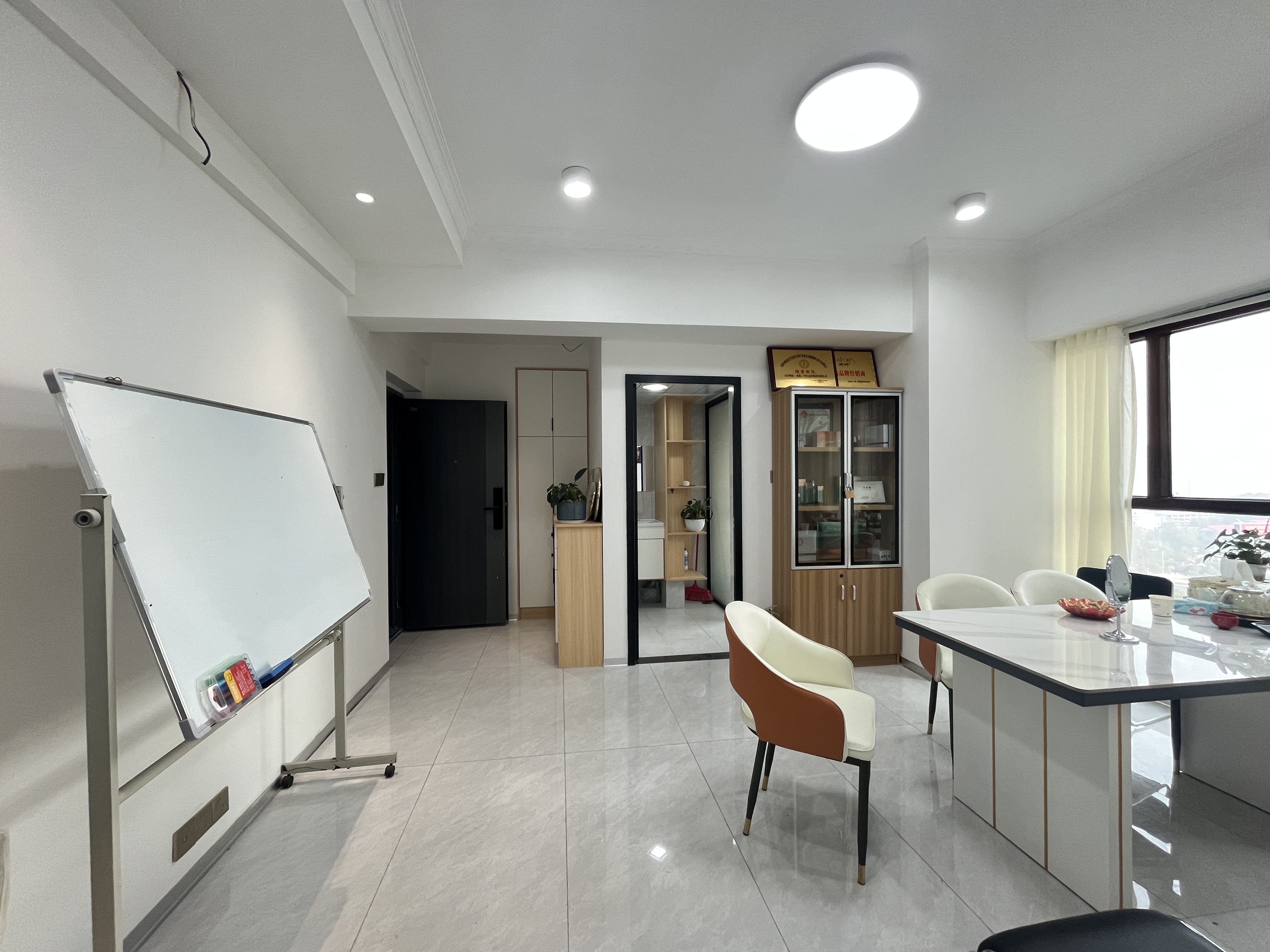 棠湖城市场广场 1室1厅1卫 31.0万 棠湖城市场广场 1室1厅1卫 31.0万室内图