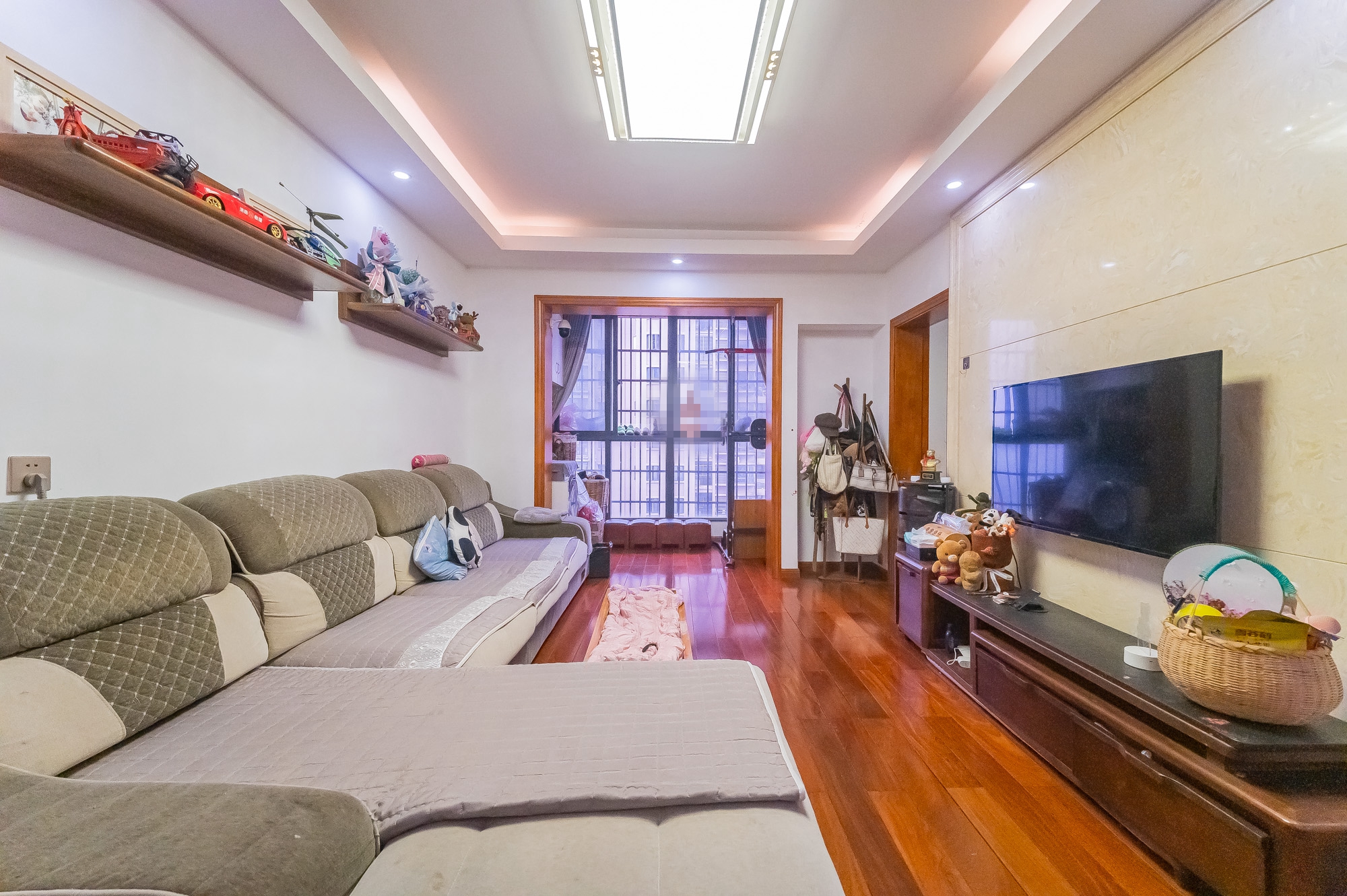 深业睿城  2室2厅1卫    66.8万 深业睿城  2室2厅1卫    66.8万客厅