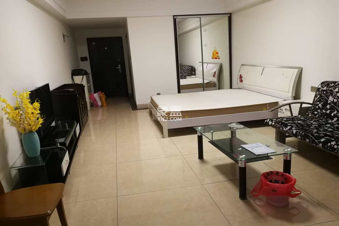 中央商业广场 1室1厅1卫 1300.0元/月 中央商业广场 1室1厅1卫 1300.0元/月户型图