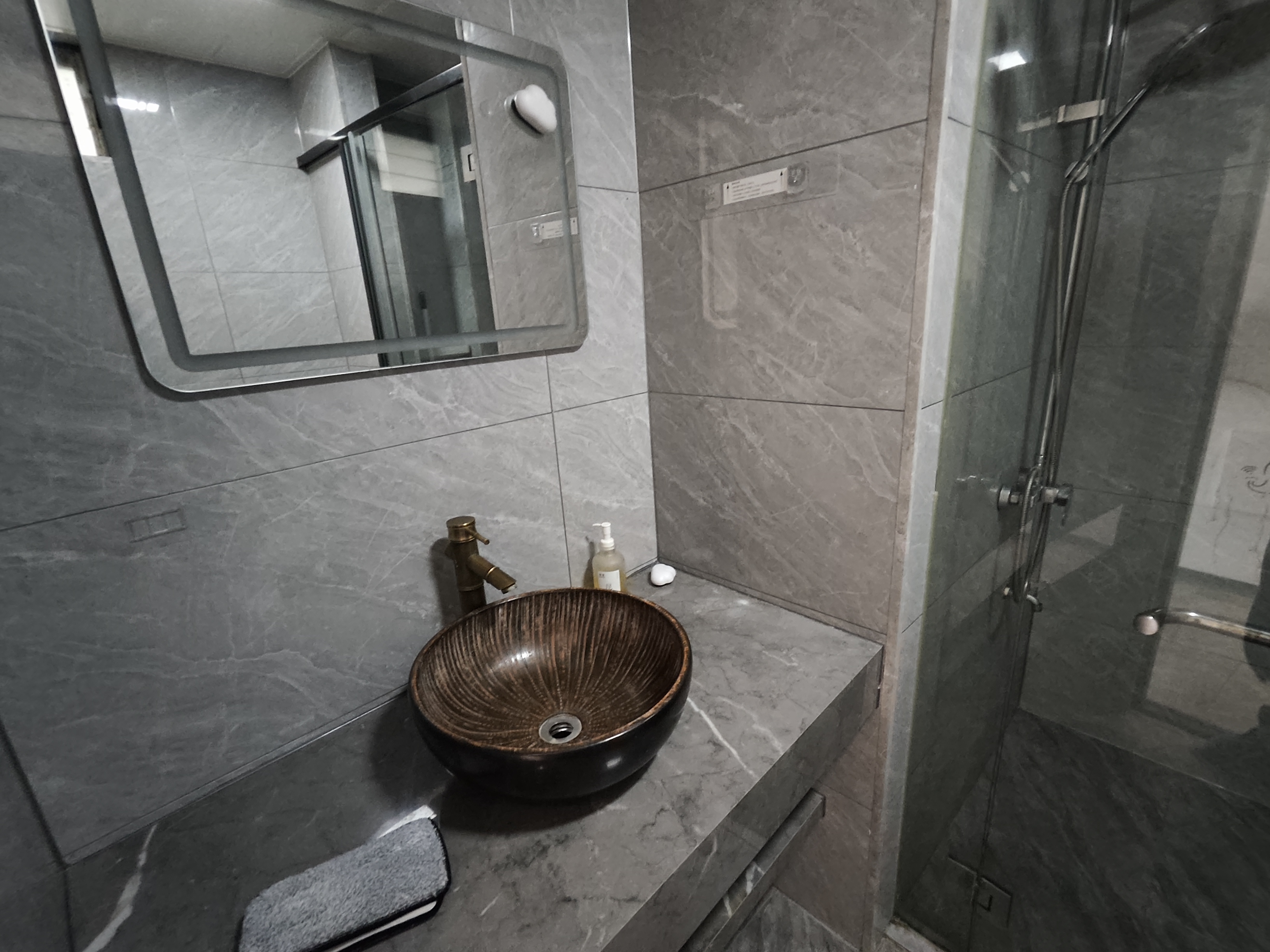 会龙山溪谷(住宅) 1室1厅1卫 1500.0元/月 会龙山溪谷(住宅) 1室1厅1卫 1500.0元/月室内图