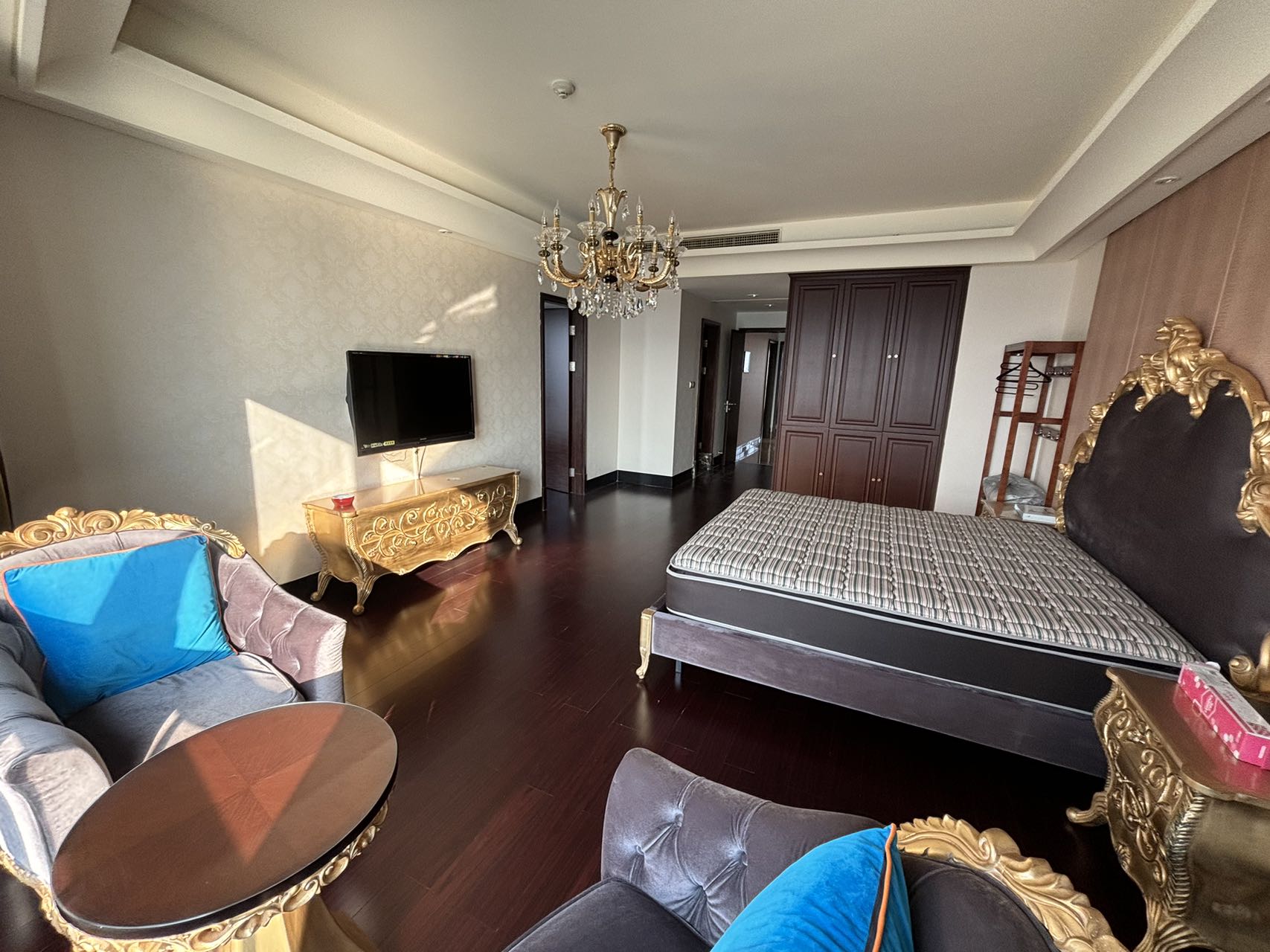 华远华中心 4室2厅2卫 18000.0元/月 华远华中心 4室2厅2卫 18000.0元/月室内图