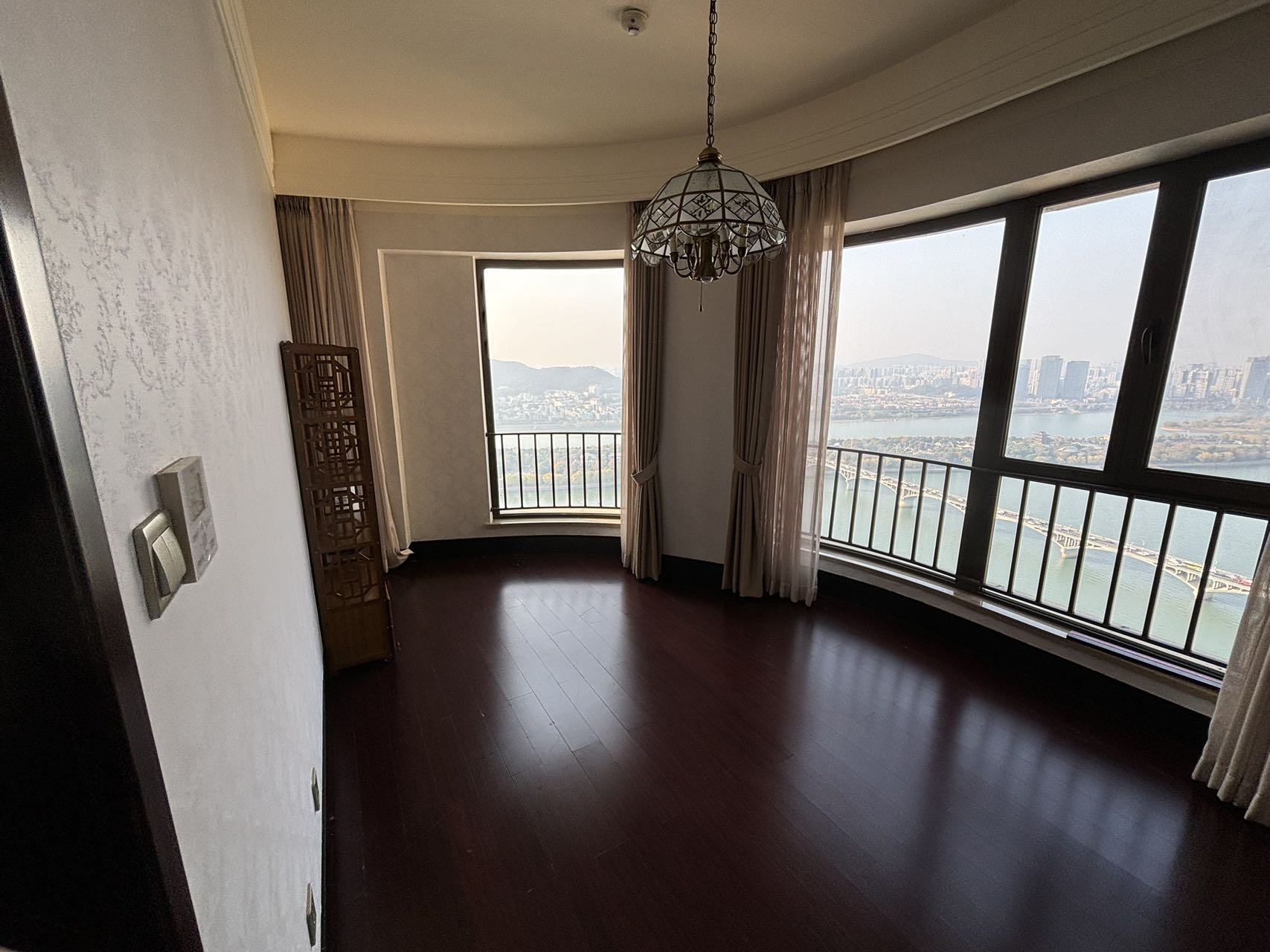 华远华中心 4室2厅2卫 18000.0元/月 华远华中心 4室2厅2卫 18000.0元/月室内图