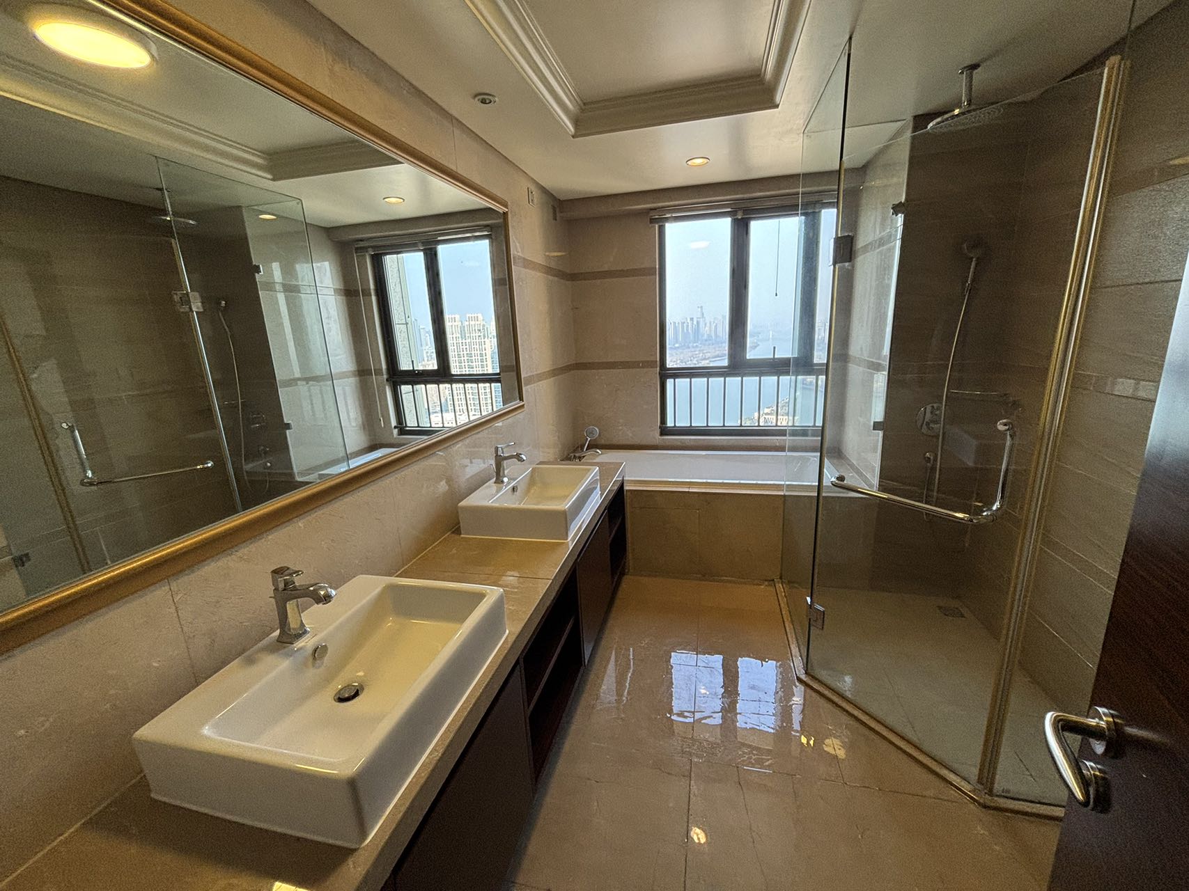 华远华中心 4室2厅2卫 18000.0元/月 华远华中心 4室2厅2卫 18000.0元/月室内图