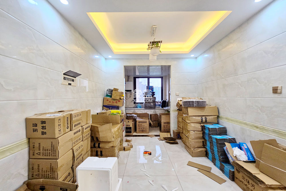 新华都万家城  3室2厅1卫   2300.00元/月室内图