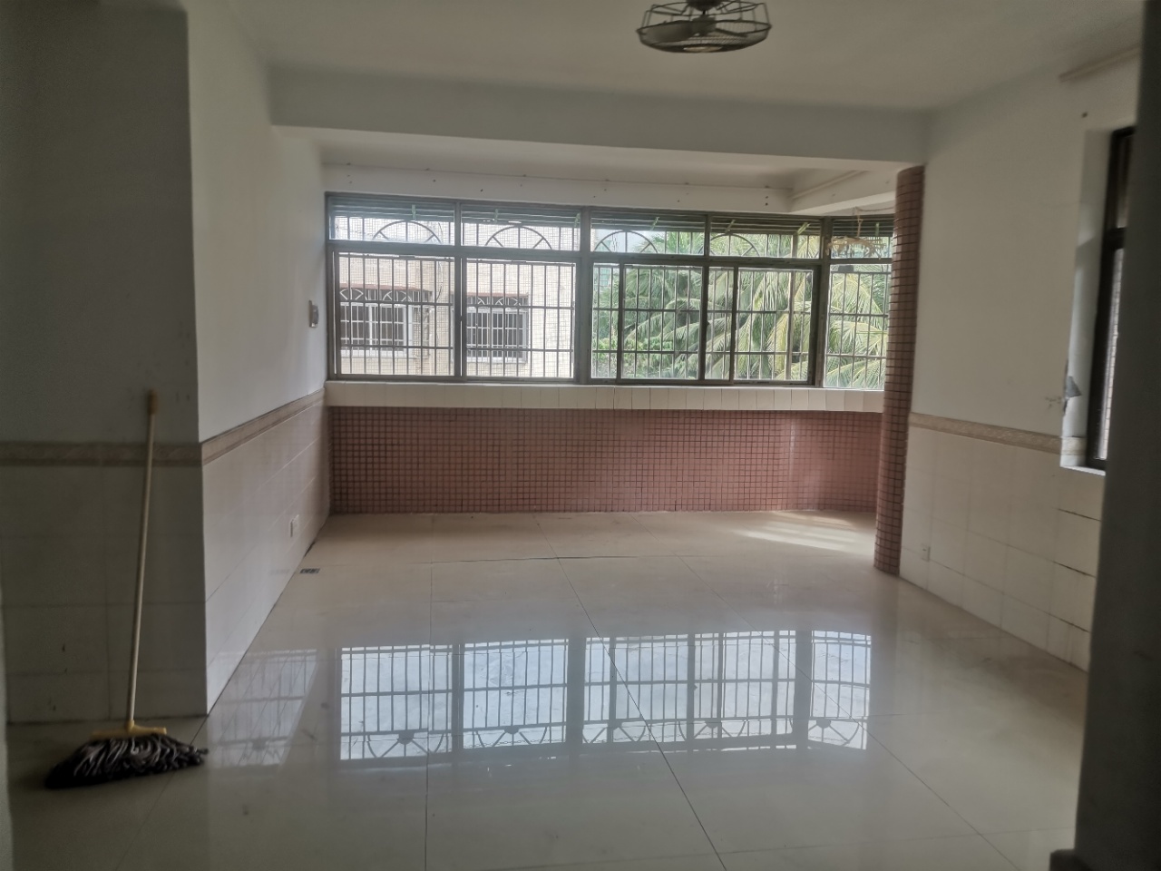 市委宿舍大院  9室2厅2卫    11000.0元/月 市委宿舍大院  9室2厅2卫    11000.0元/月室内图