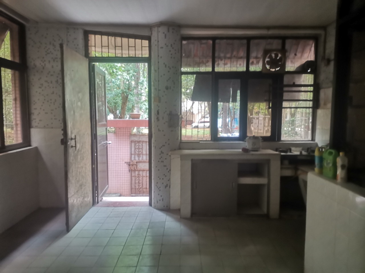 市委宿舍大院  9室2厅2卫    11000.0元/月 市委宿舍大院  9室2厅2卫    11000.0元/月室内图