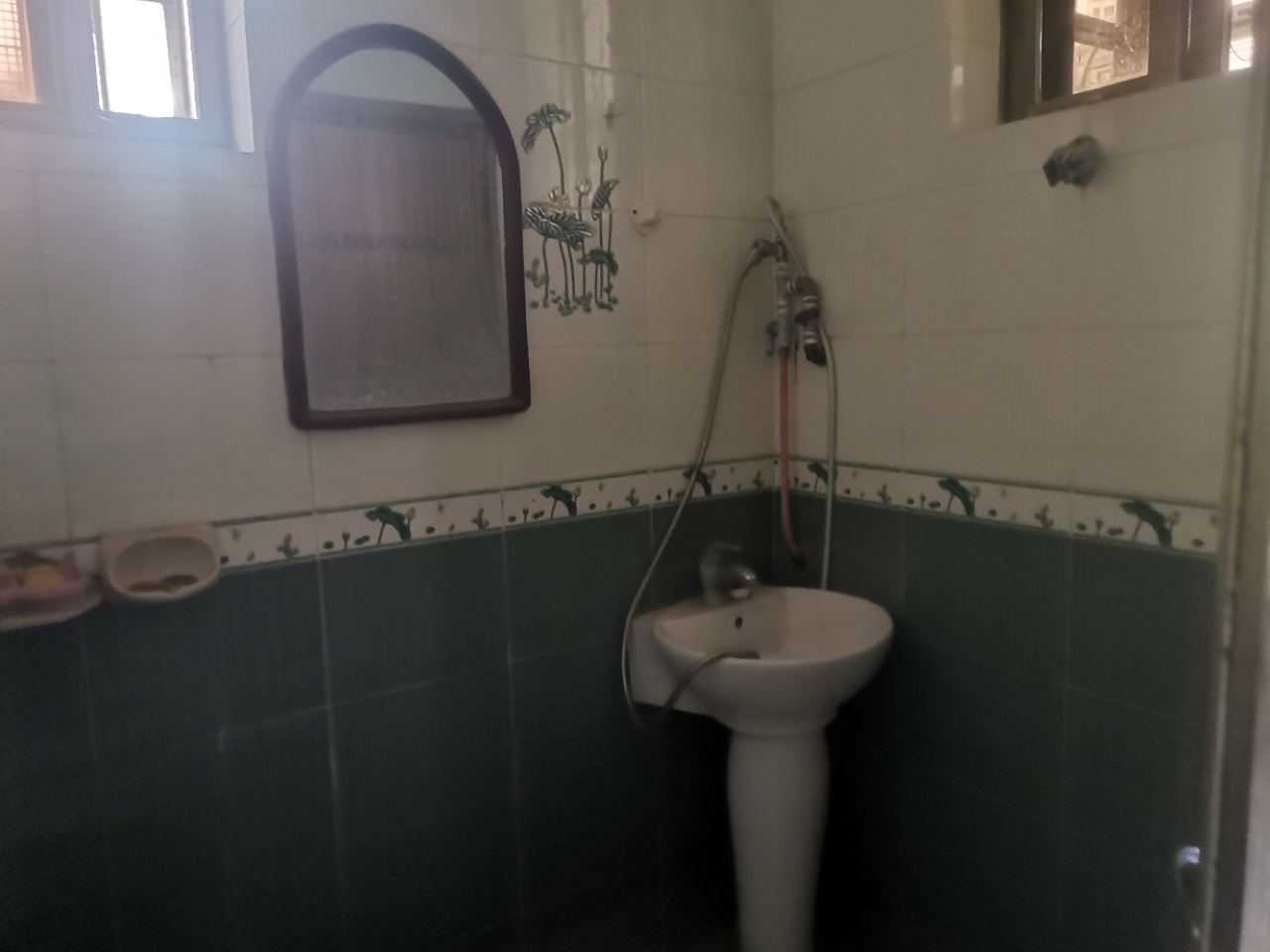 市委宿舍大院  9室2厅2卫    11000.0元/月 市委宿舍大院  9室2厅2卫    11000.0元/月室内图