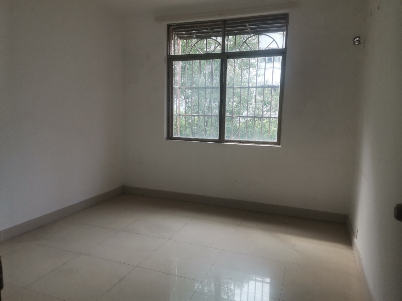 市委宿舍大院  9室2厅2卫    11000.0元/月 市委宿舍大院  9室2厅2卫    11000.0元/月室内图