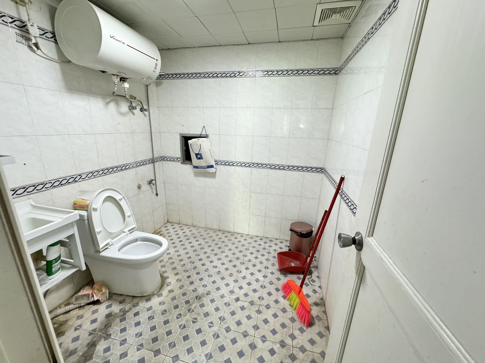 新达商务大厦 3室2厅2卫 180.0万 新达商务大厦 3室2厅2卫 180.0万室内图