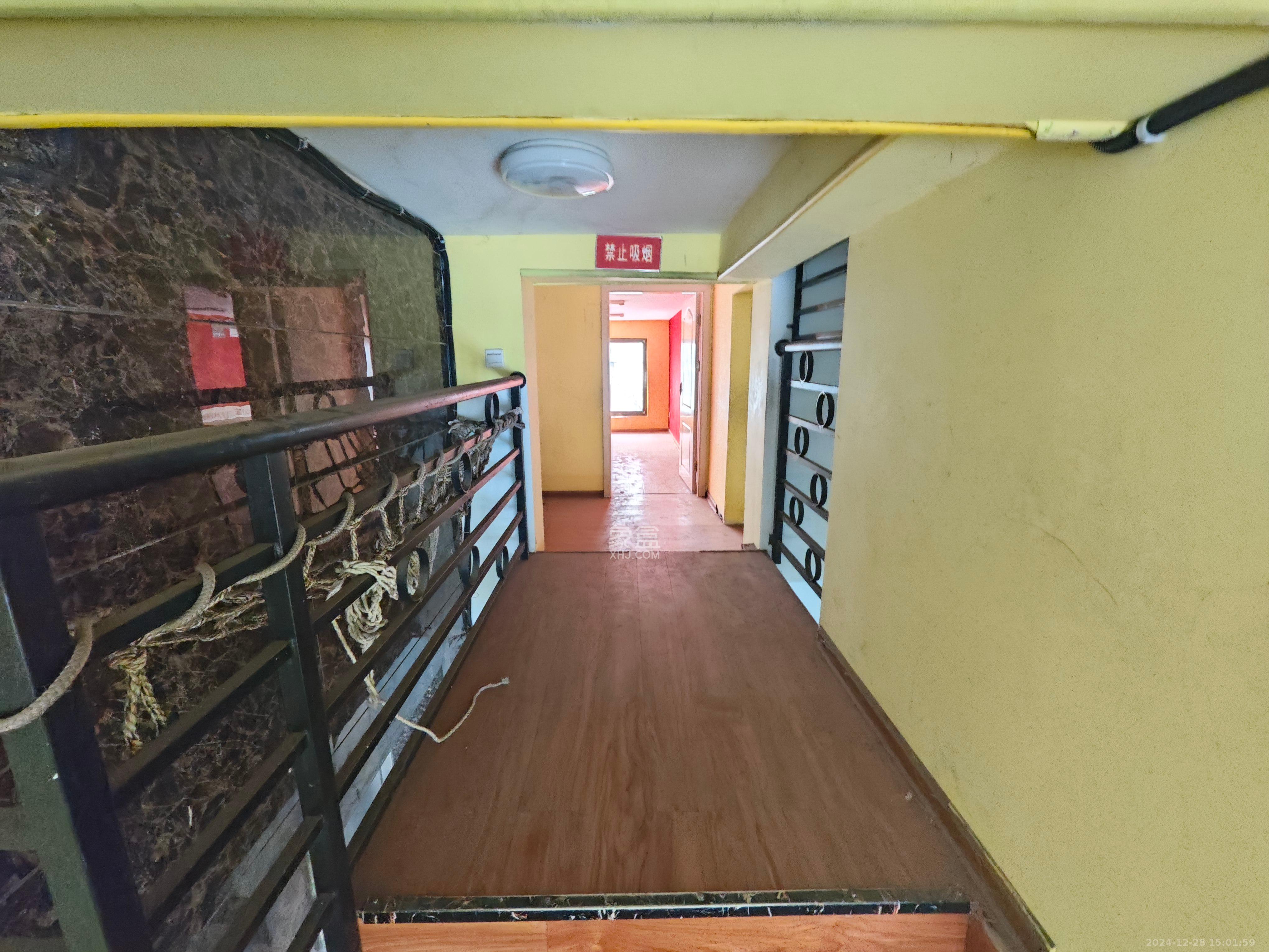 裕园小区(含浦) 3室2厅2卫 4000.0元/月 裕园小区(含浦) 3室2厅2卫 4000.0元/月室内图