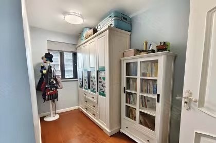 滨海幸福里 4室2厅2卫 424.0万 滨海幸福里 4室2厅2卫 424.0万客厅