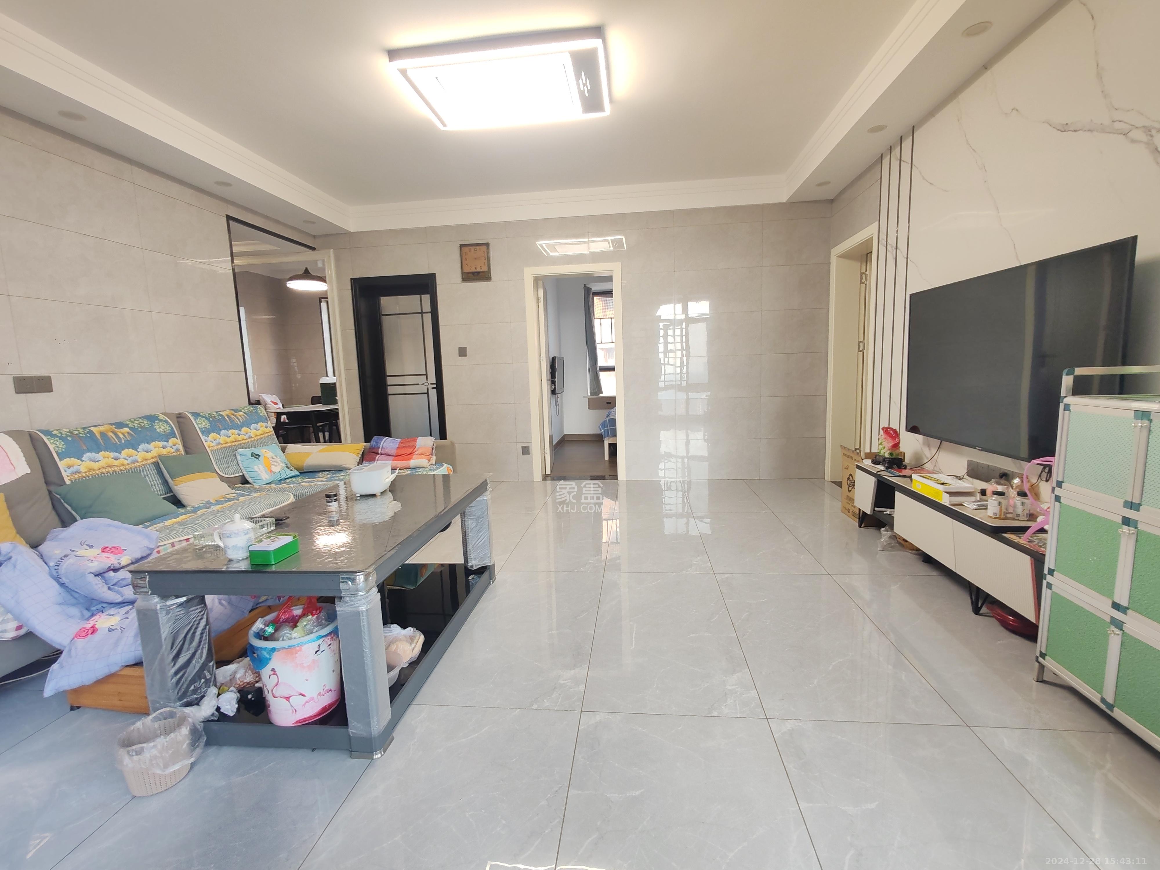 紫华郡 2室2厅2卫 2500.0元/月 紫华郡 2室2厅2卫 2500.0元/月室内图