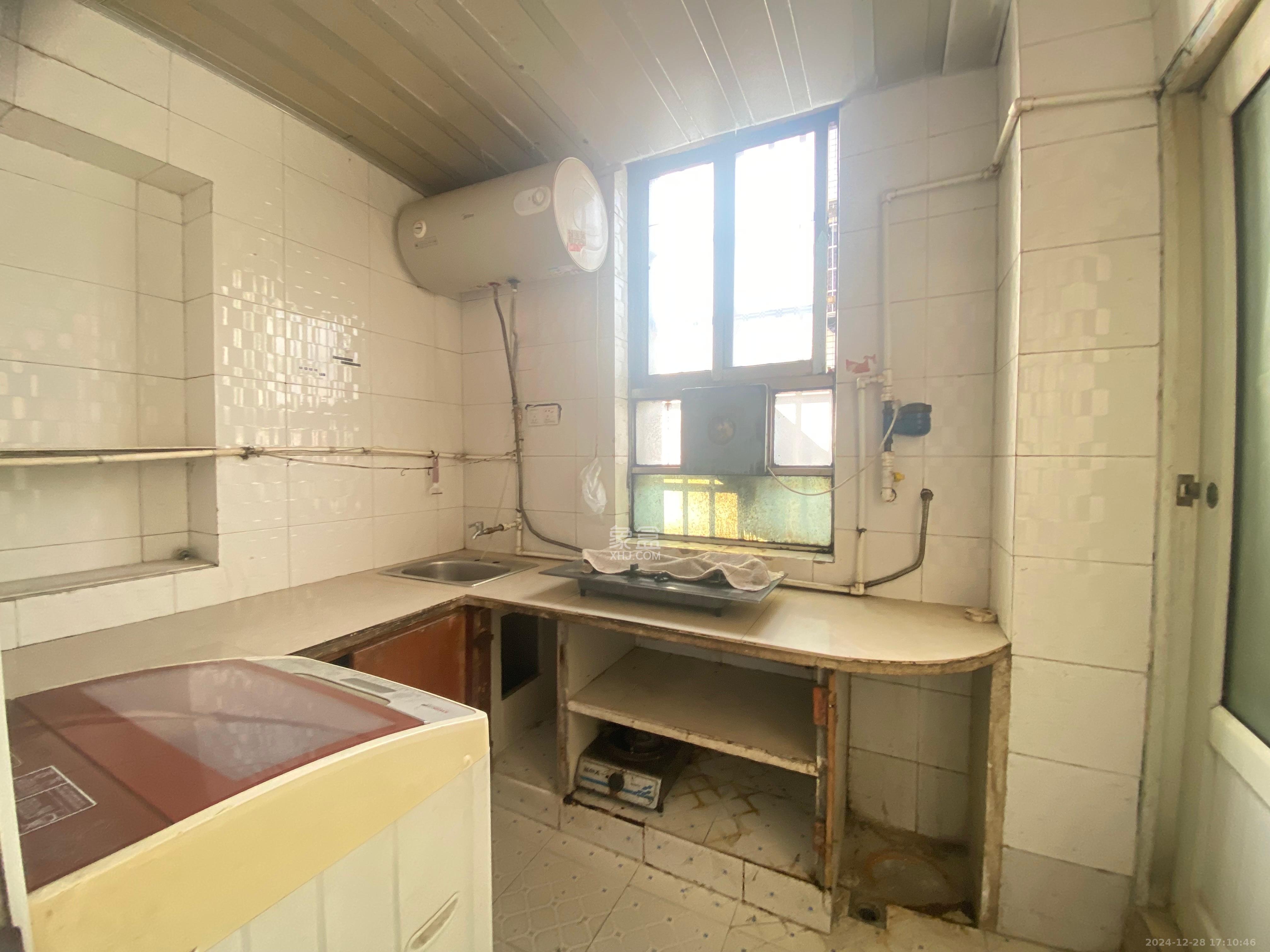 大桥三区 2室2厅1卫 1400.0元/月 大桥三区 2室2厅1卫 1400.0元/月室内图