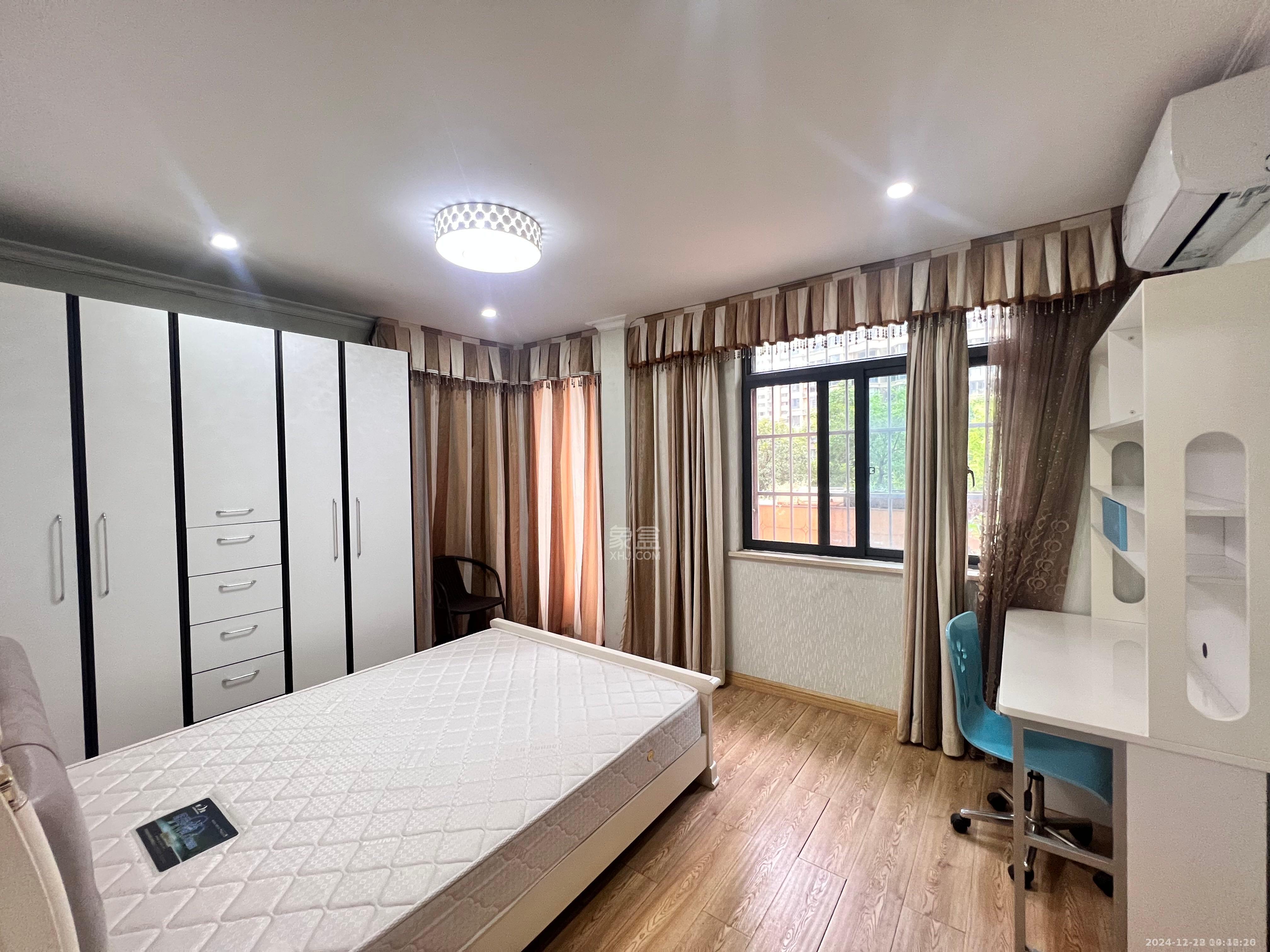 天元区锦绣华都 3室2厅2卫 1800.0元/月 天元区锦绣华都 3室2厅2卫 1800.0元/月室内图