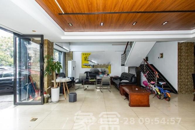 中南汽车世界   22.0㎡      1500.0元/月