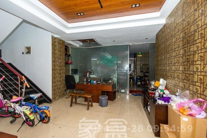 中南汽车世界   22.0㎡      1500.0元/月室内图