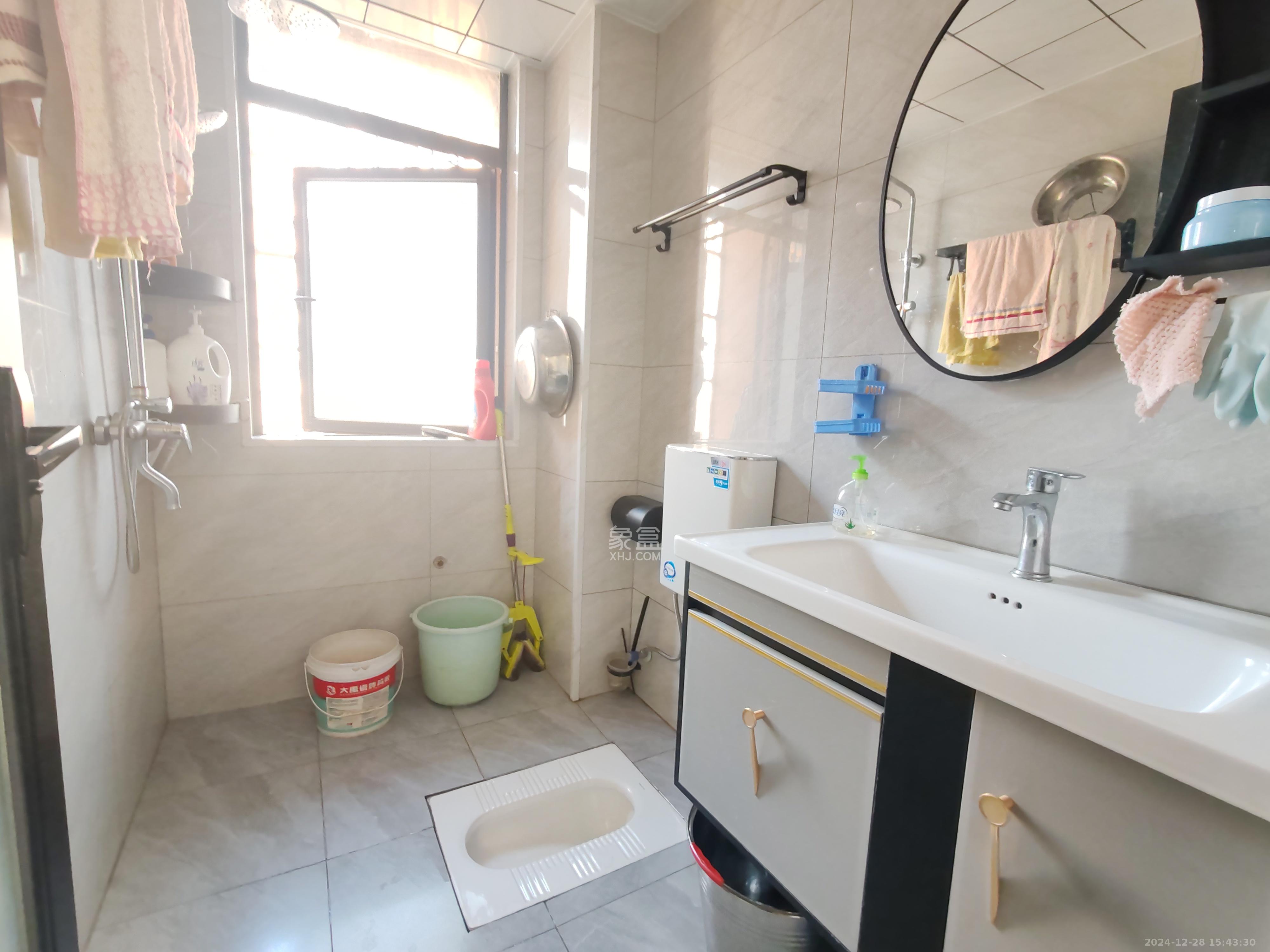 紫华郡 2室2厅2卫 2500.0元/月 紫华郡 2室2厅2卫 2500.0元/月室内图