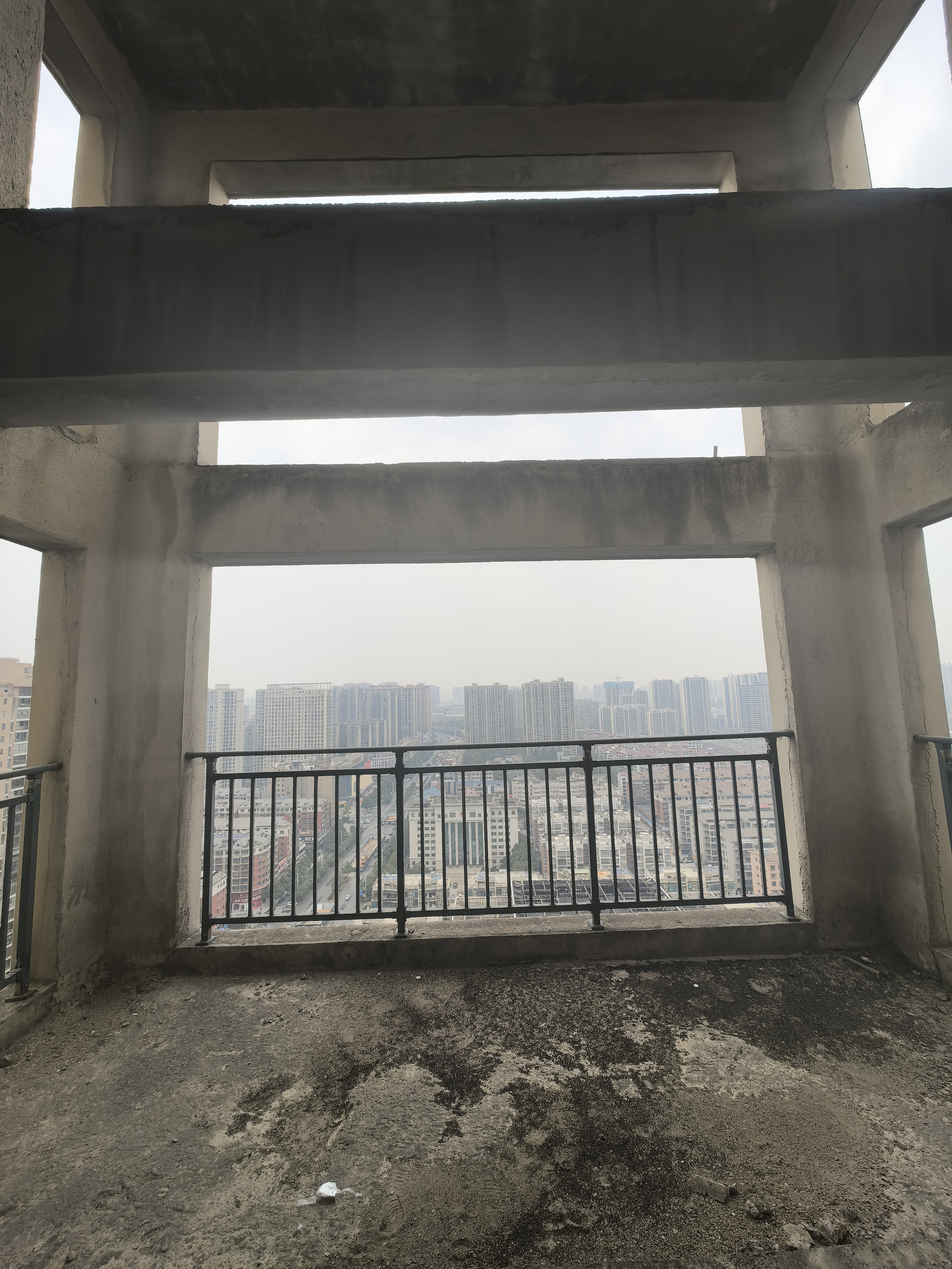 壹号公馆 5室2厅3卫 69.80万 壹号公馆 5室2厅3卫 69.80万客厅