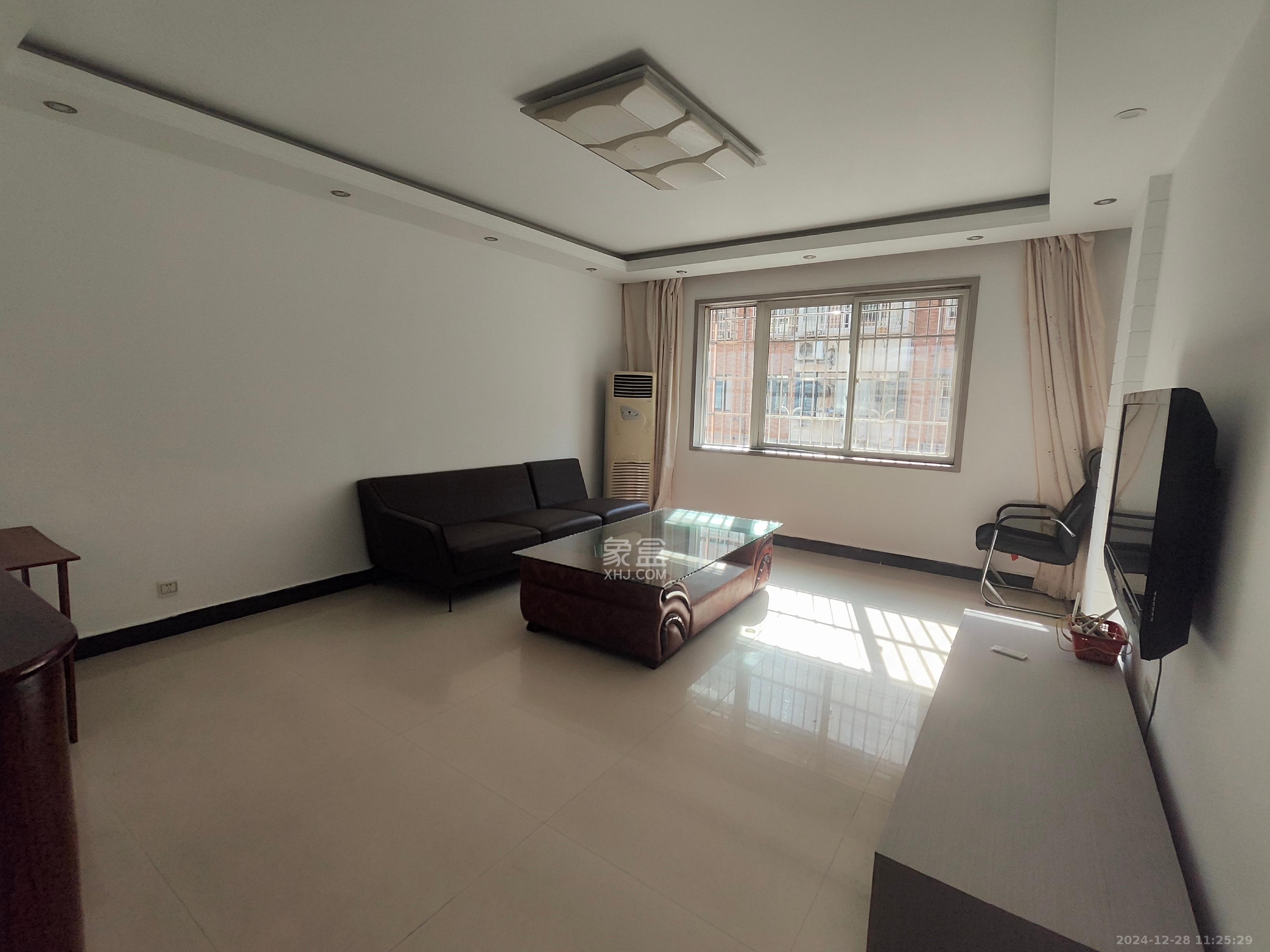 新桥小区  0室0厅0卫   2300.00元/月室内图